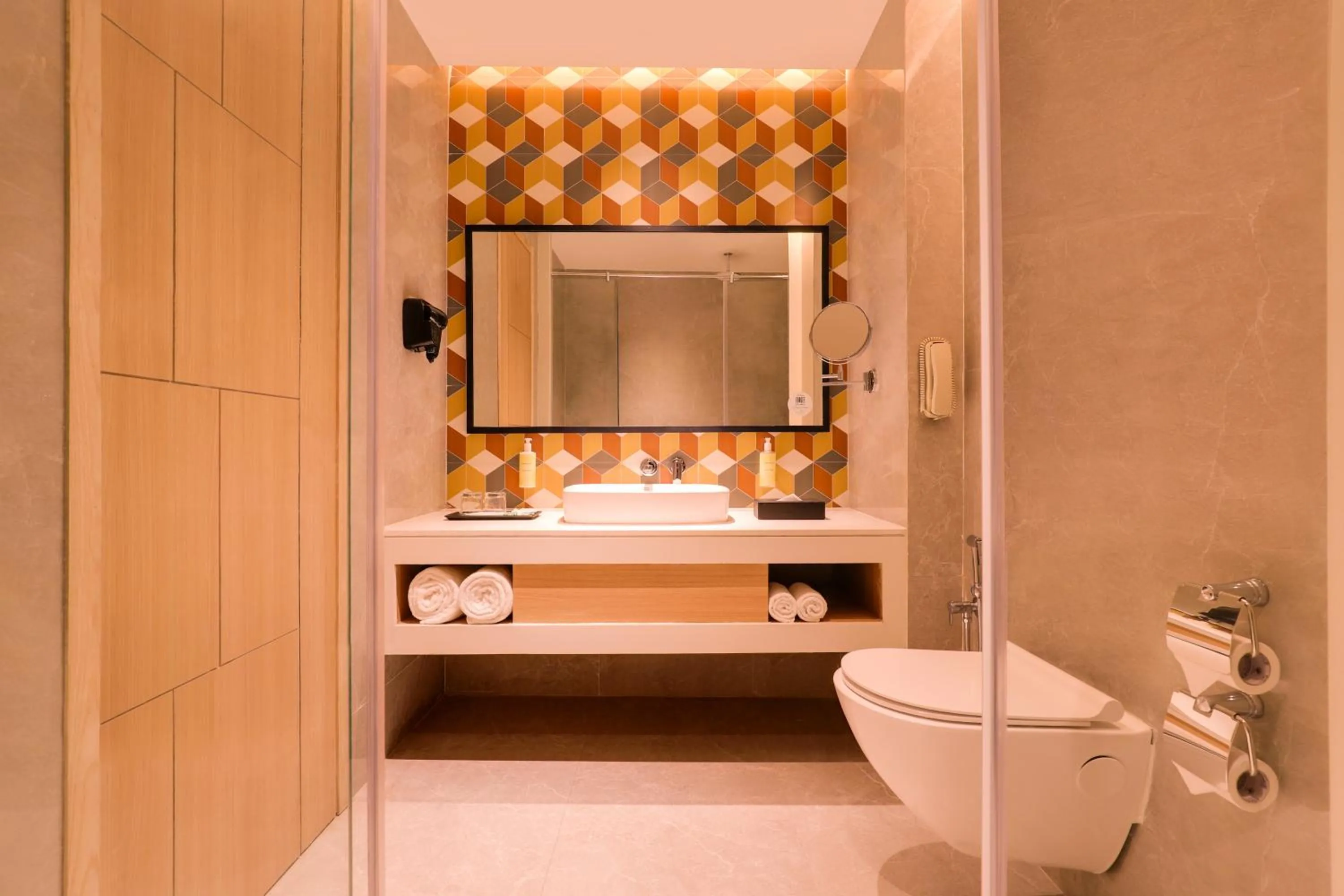 Bathroom in Lemon Tree Hotel, Chandausi