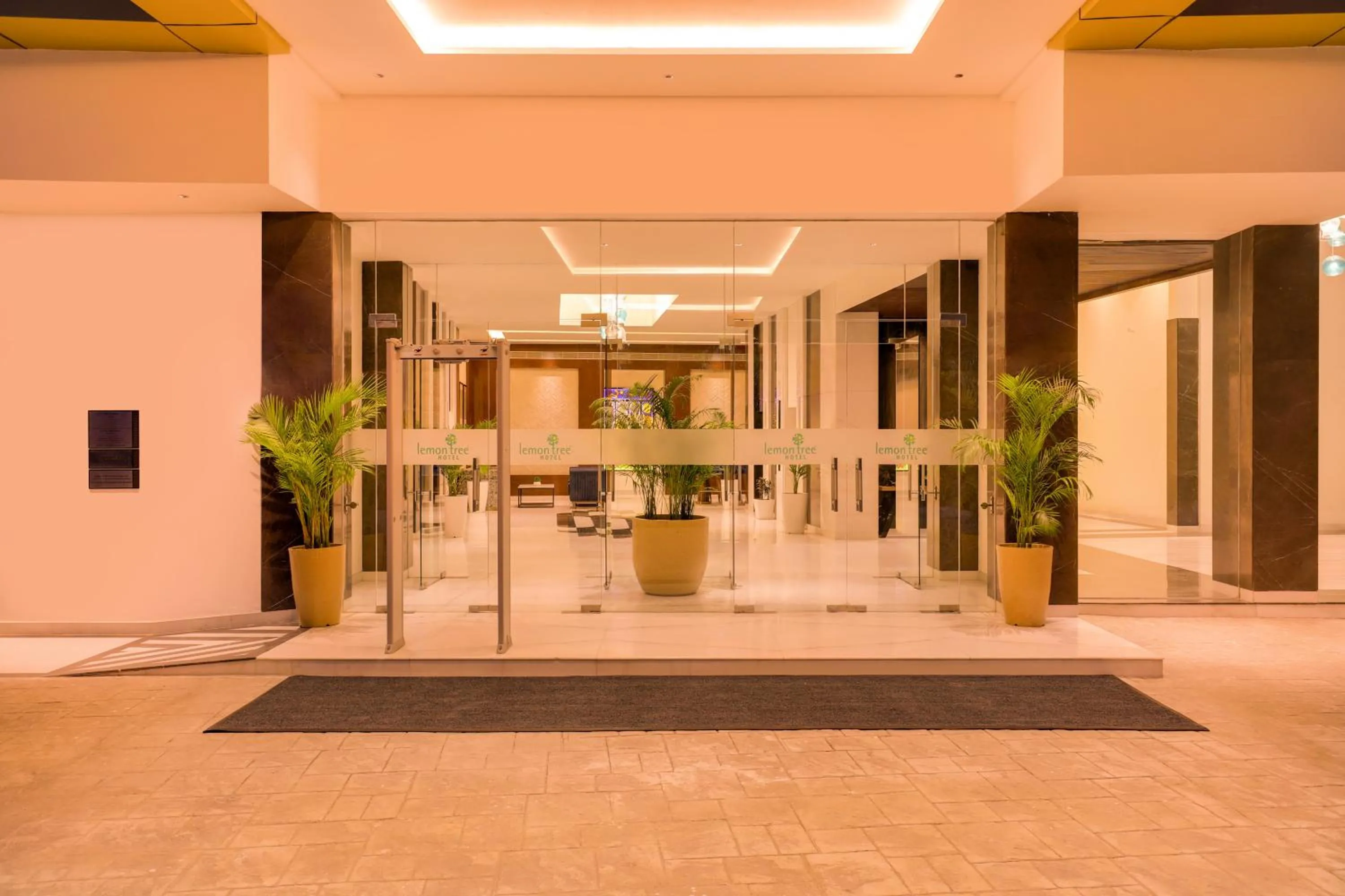 Facade/entrance in Lemon Tree Hotel, Chandausi