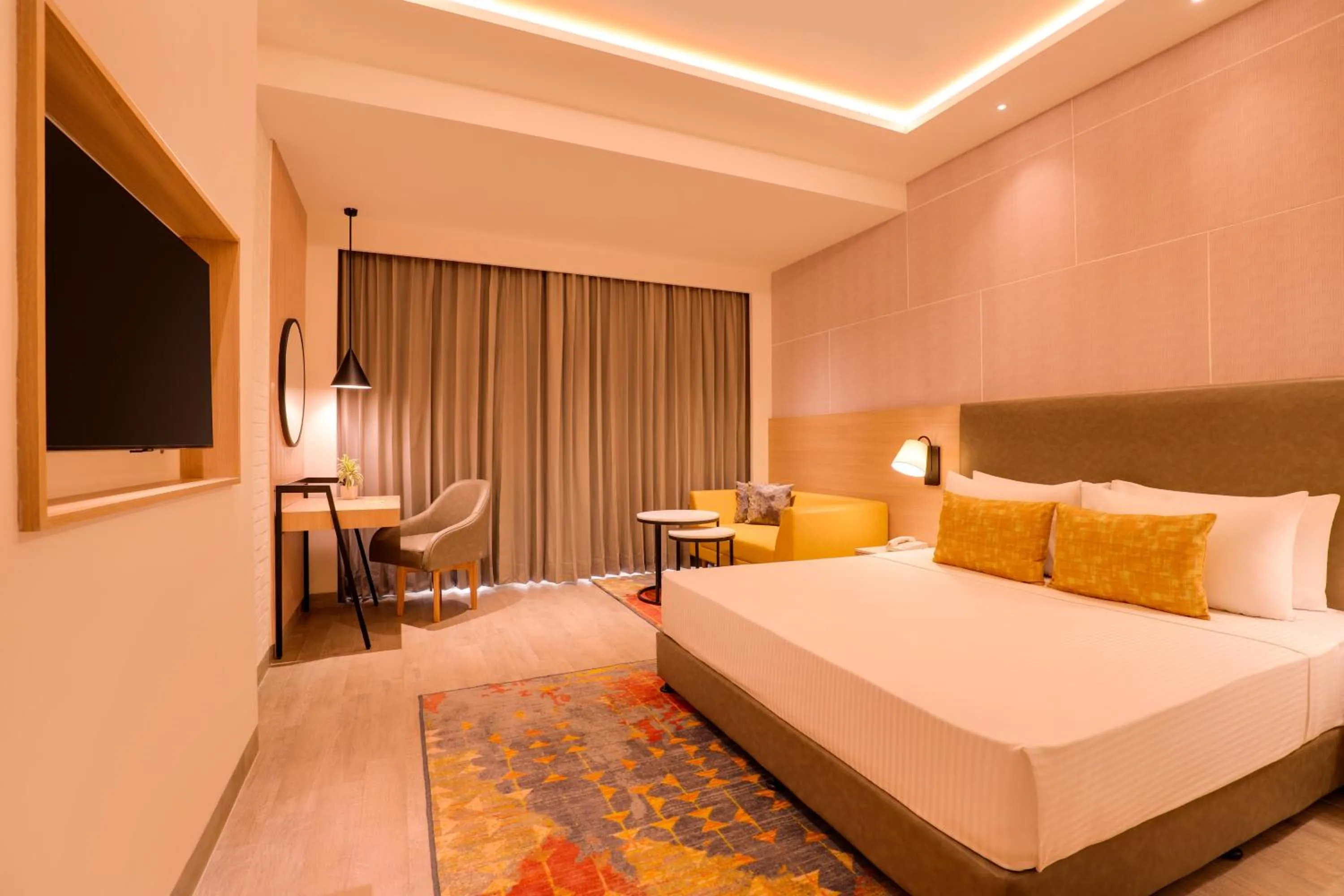 Bedroom, Bed in Lemon Tree Hotel, Chandausi