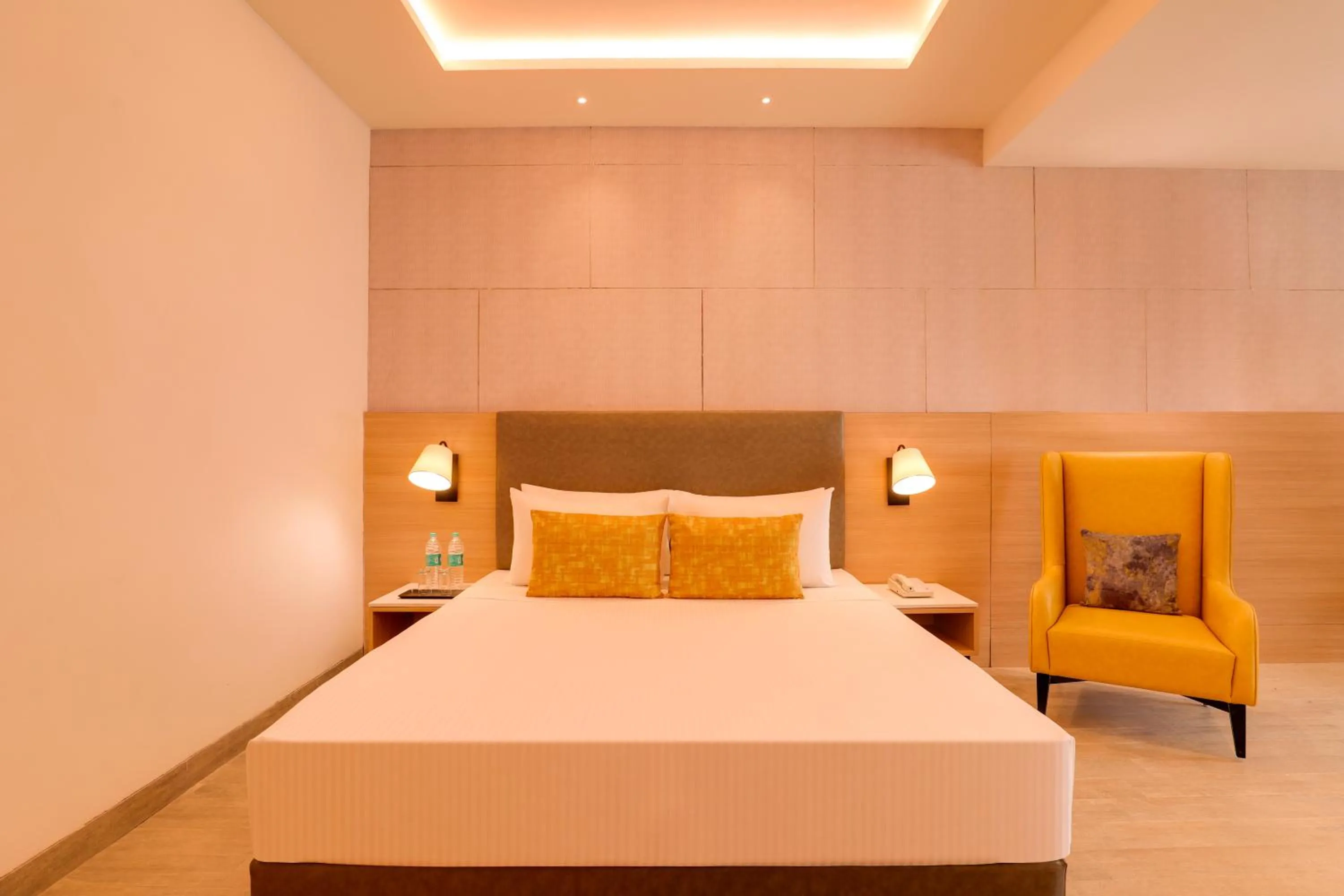 Bedroom, Bed in Lemon Tree Hotel, Chandausi