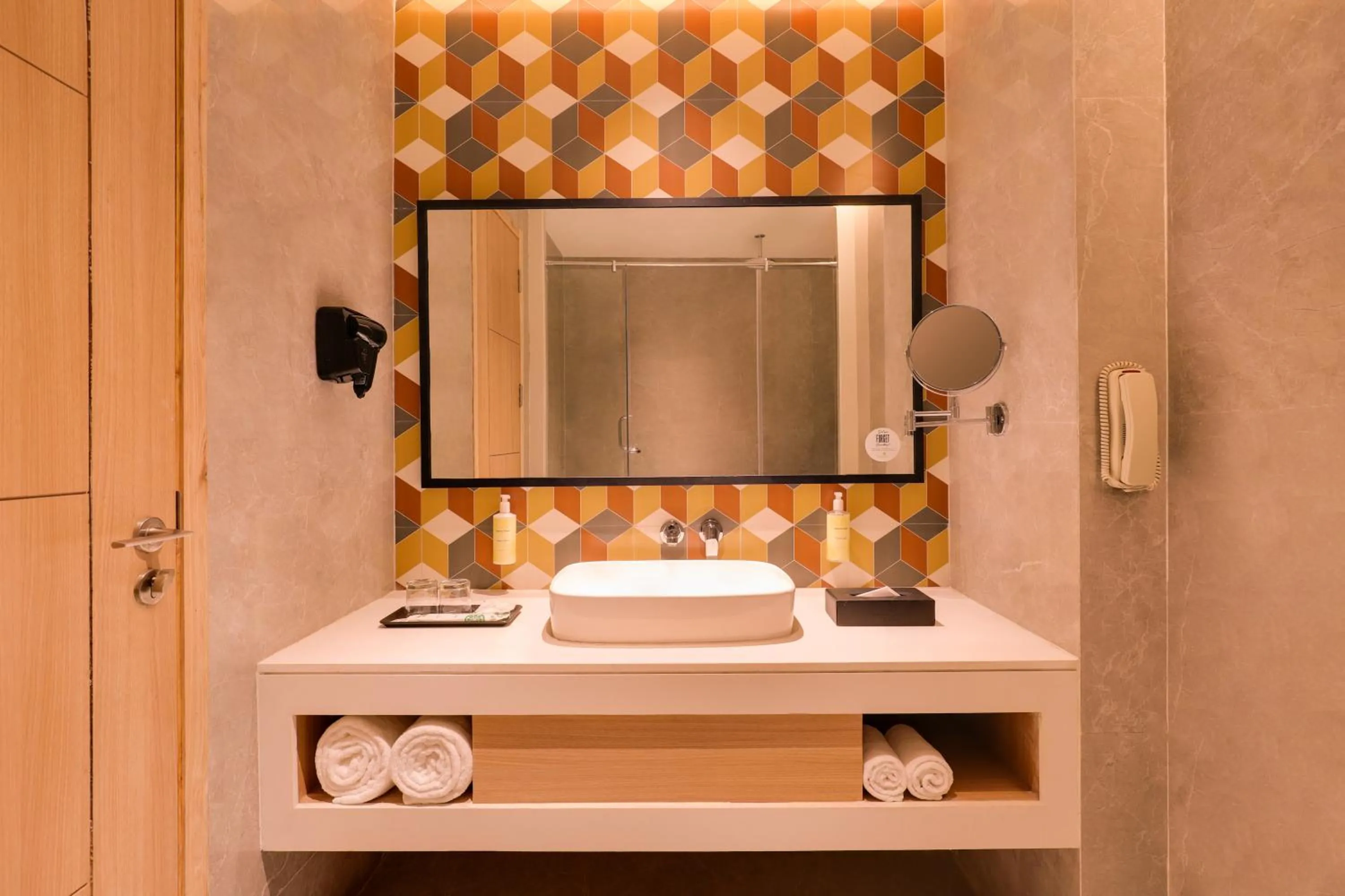 Bathroom in Lemon Tree Hotel, Chandausi