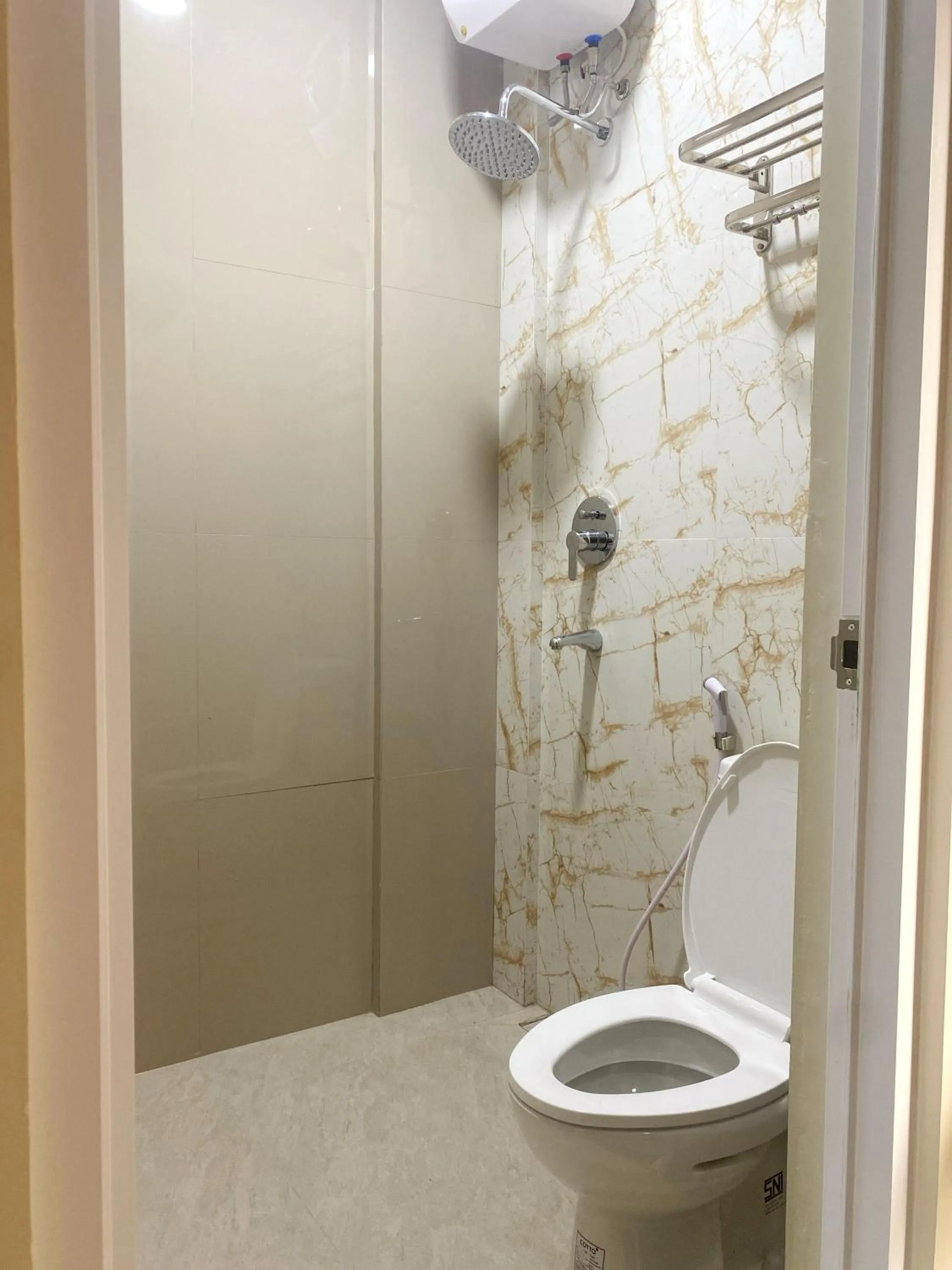 Shower in Nganjuk Family Guest House