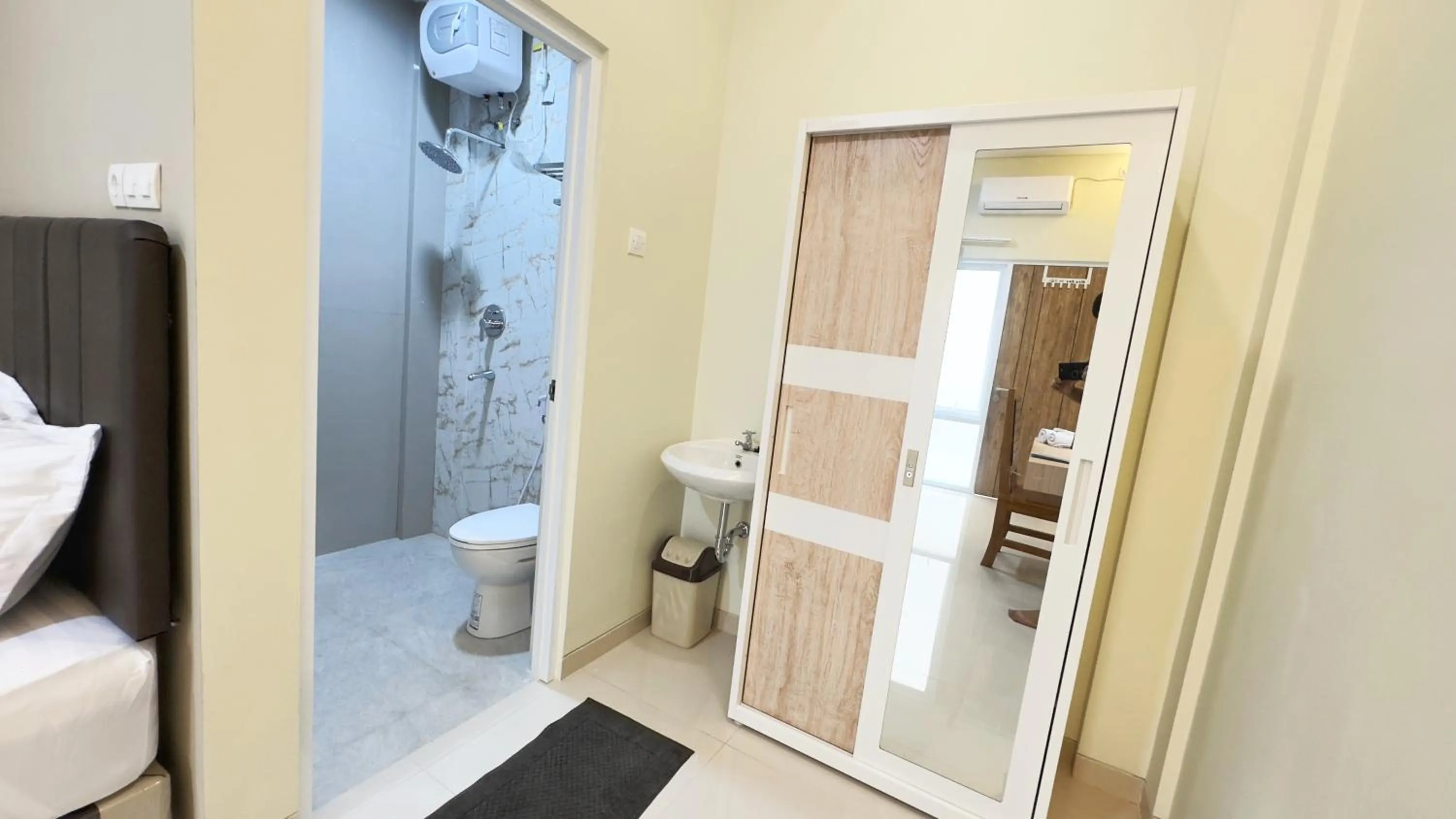 Shower in Nganjuk Family Guest House