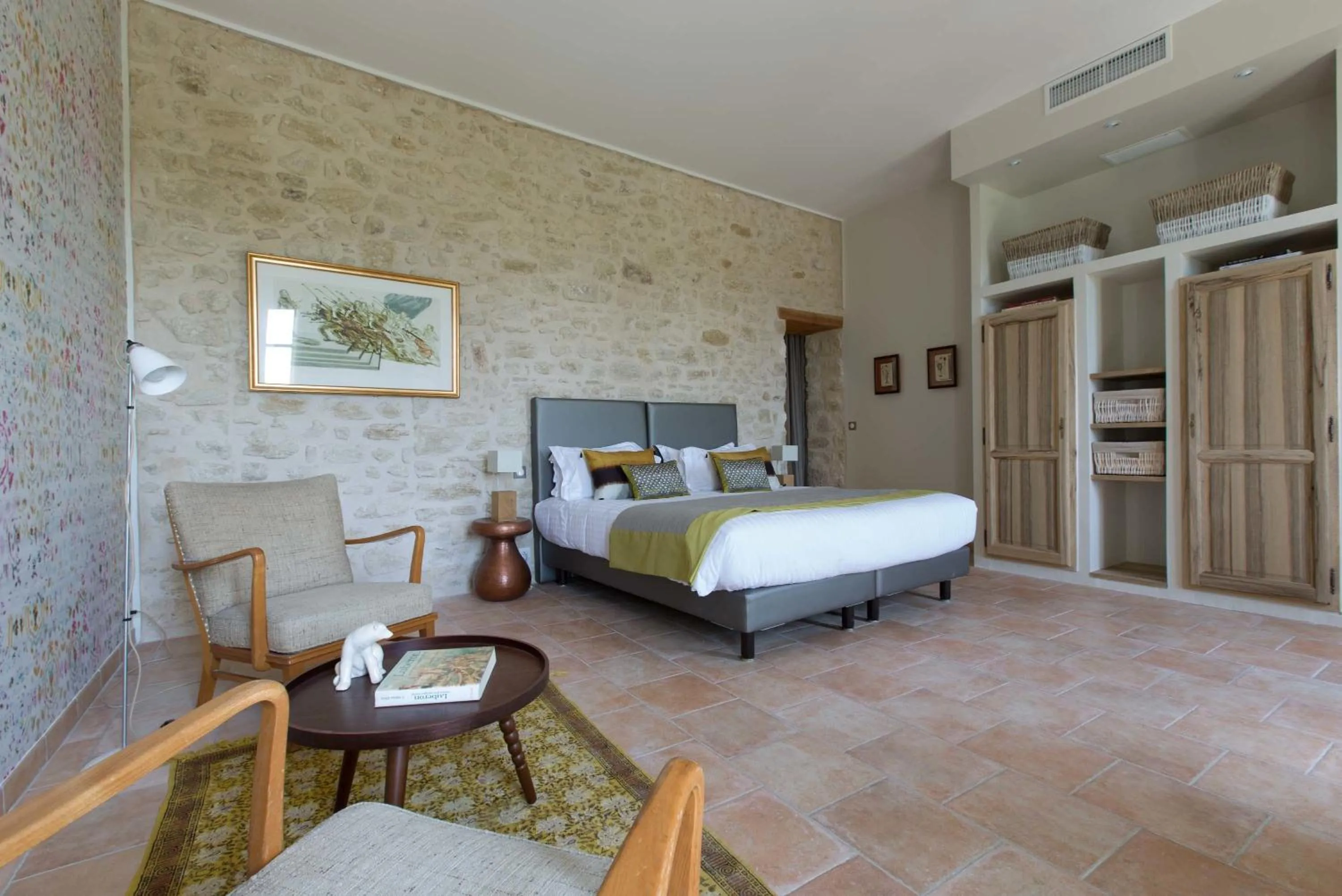 Photo of the whole room in La Cour Des Sens