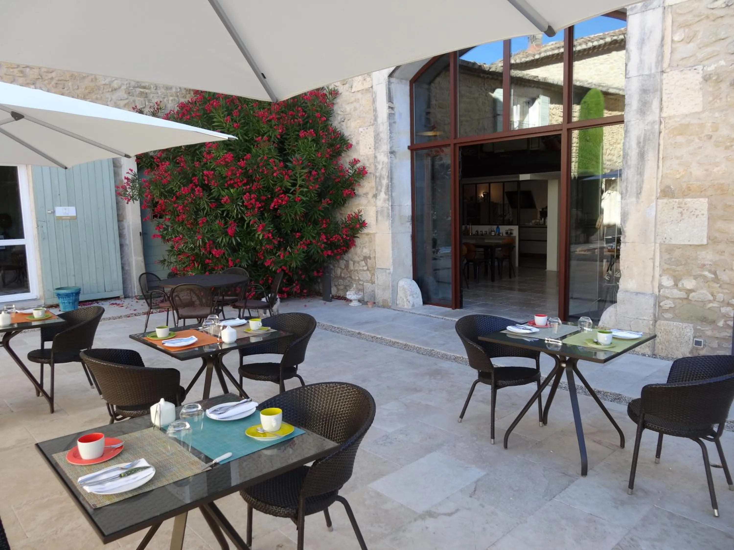 Food and drinks in La Cour Des Sens