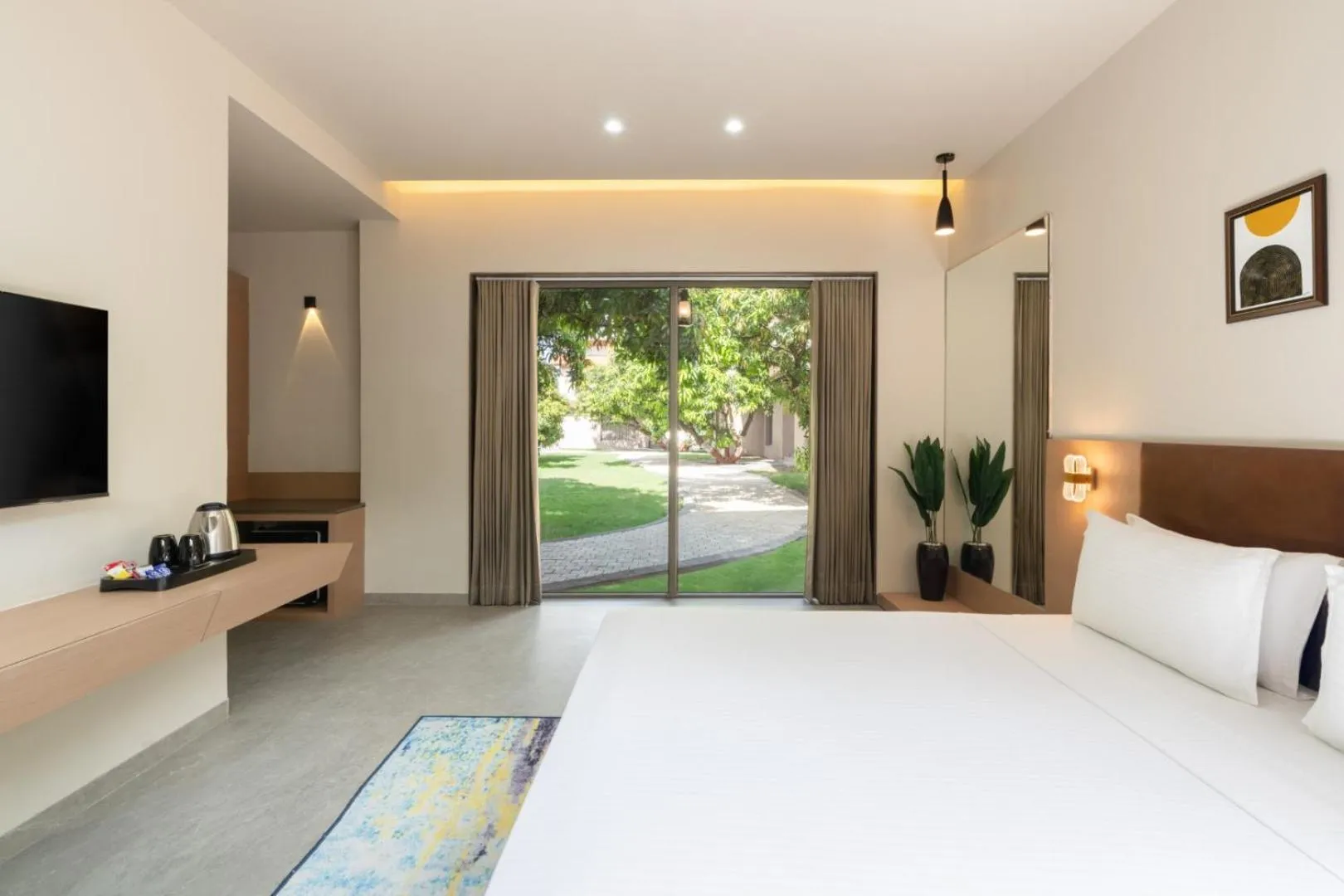 Bed in Gir Aatithya Clarks Inn