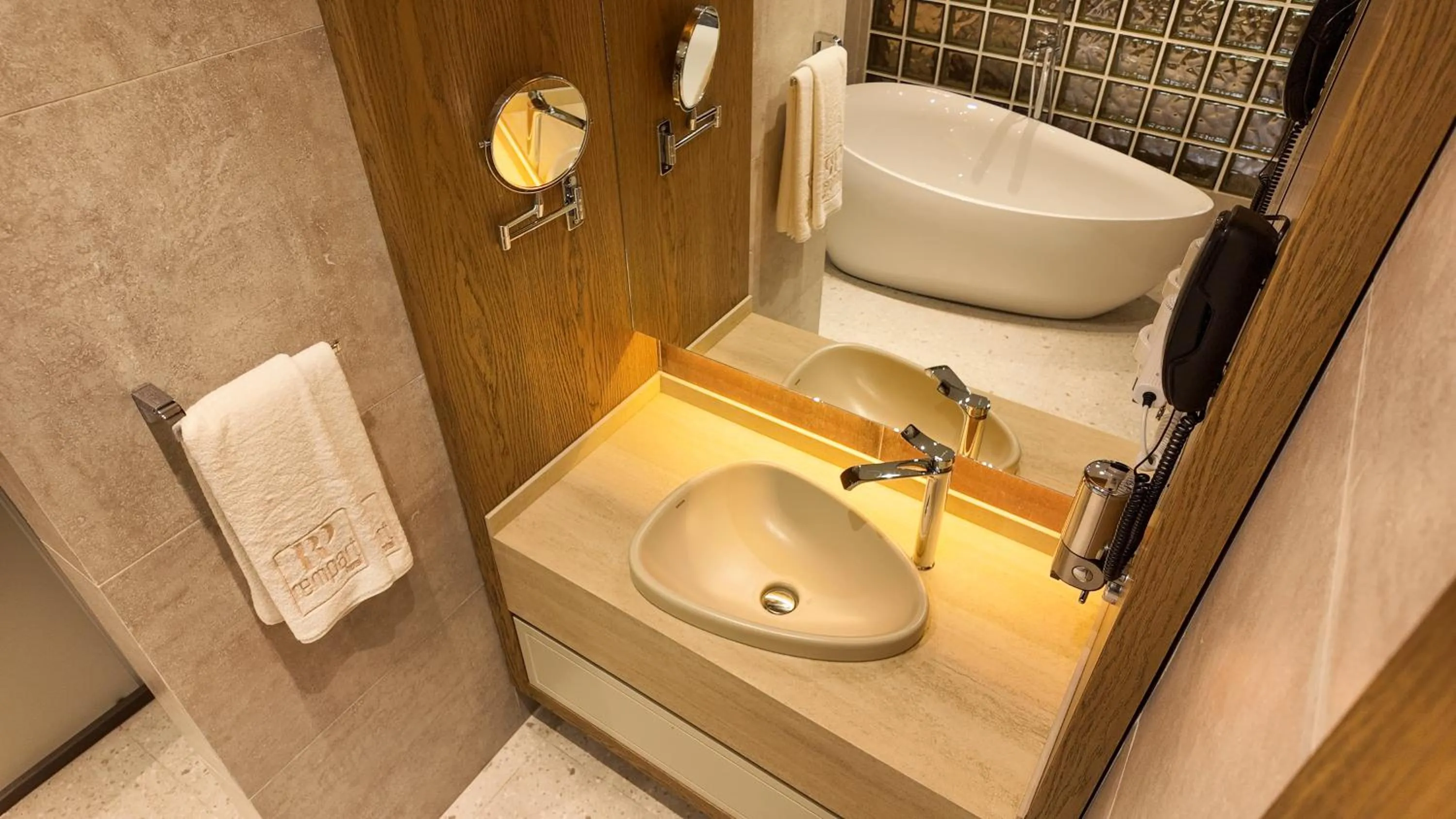 Bathroom in Rempart Hotel