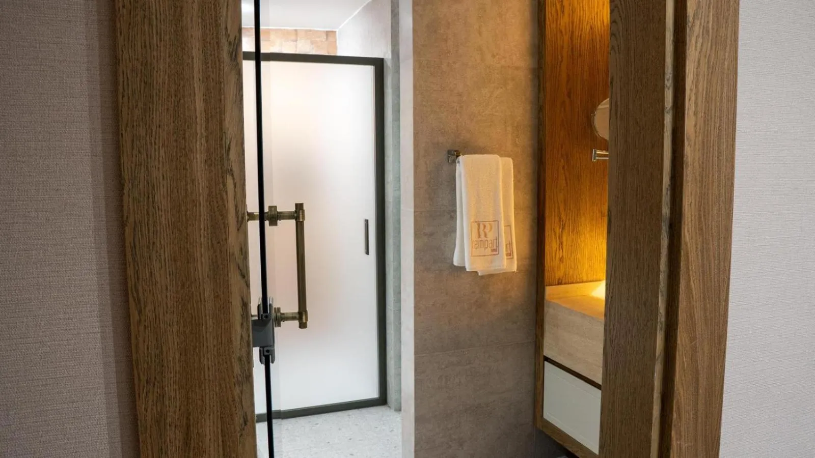 Shower in Rempart Hotel