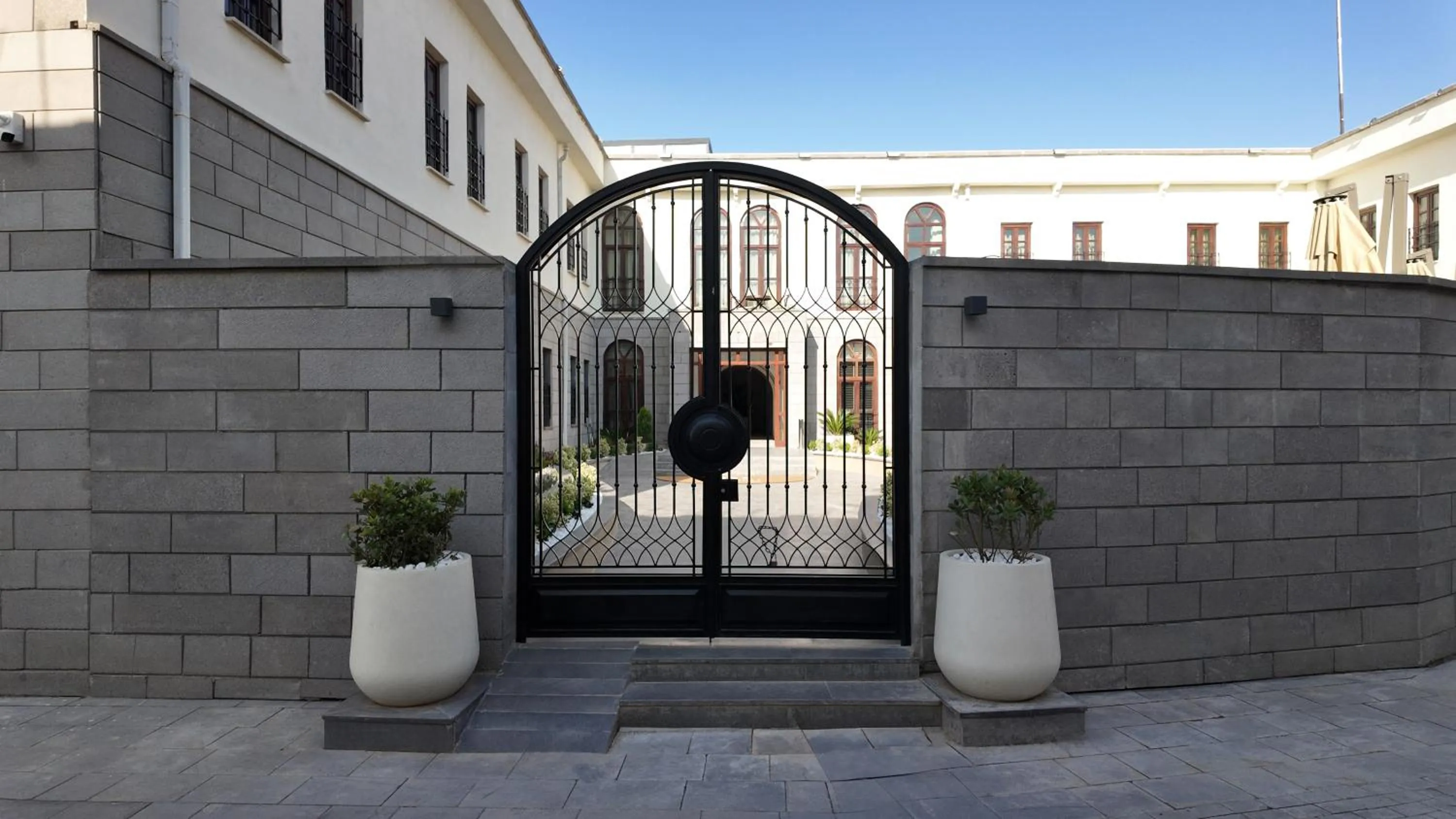 Property building in Rempart Hotel