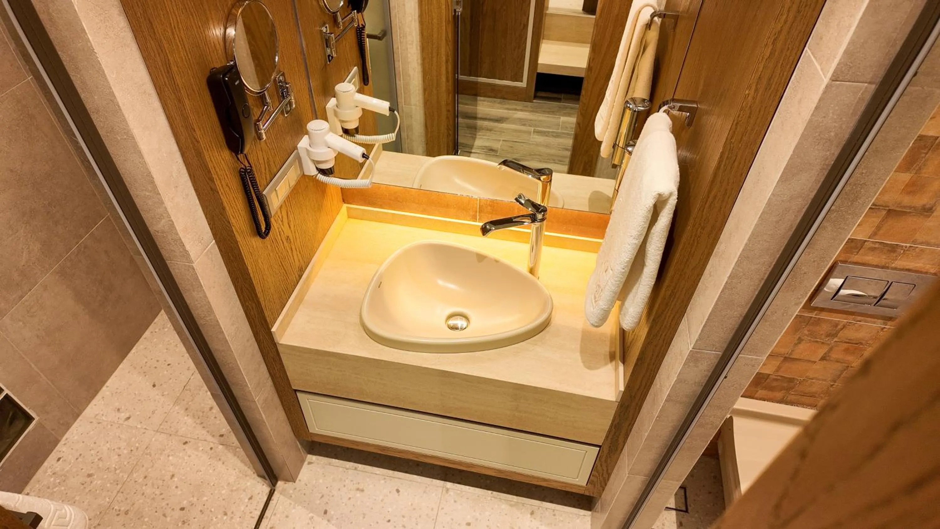 Bathroom in Rempart Hotel