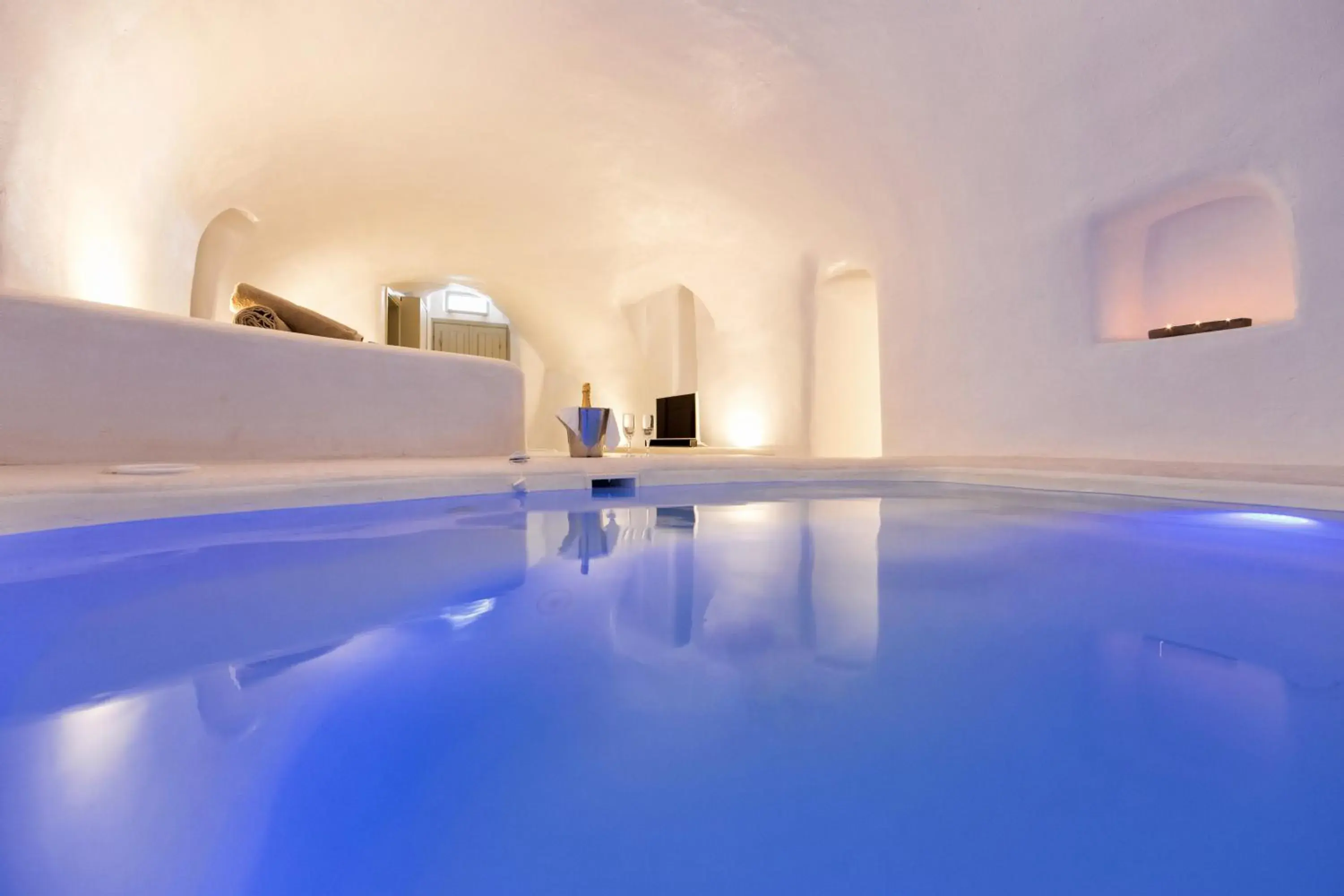 Two-Bedroom Villa with Indoor Hot Tub in Kampanario Luxury Two-Bedroom Villa with Private Jacuzzi Two-Bedroom Villa with Indoor Hot Tub in Kampanario Luxury Two-Bedroom Villa with Private Jacuzzi