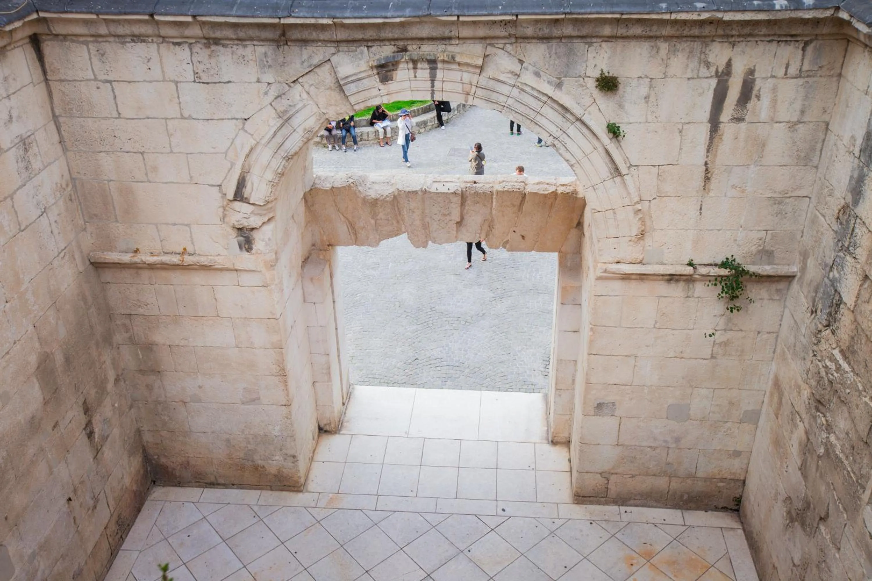 Property building in Golden Gate Dream Rooms