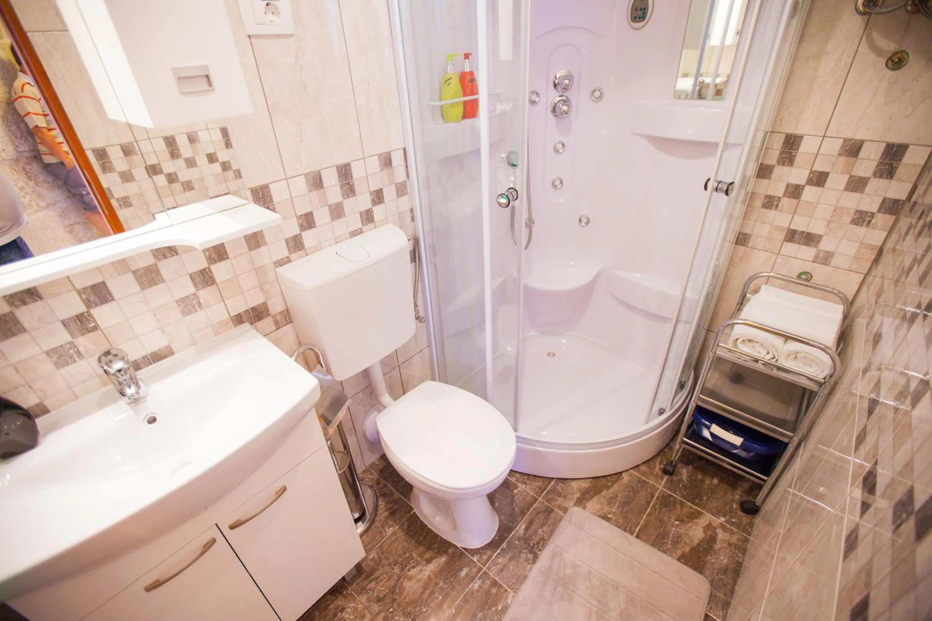 Shower in Golden Gate Dream Rooms