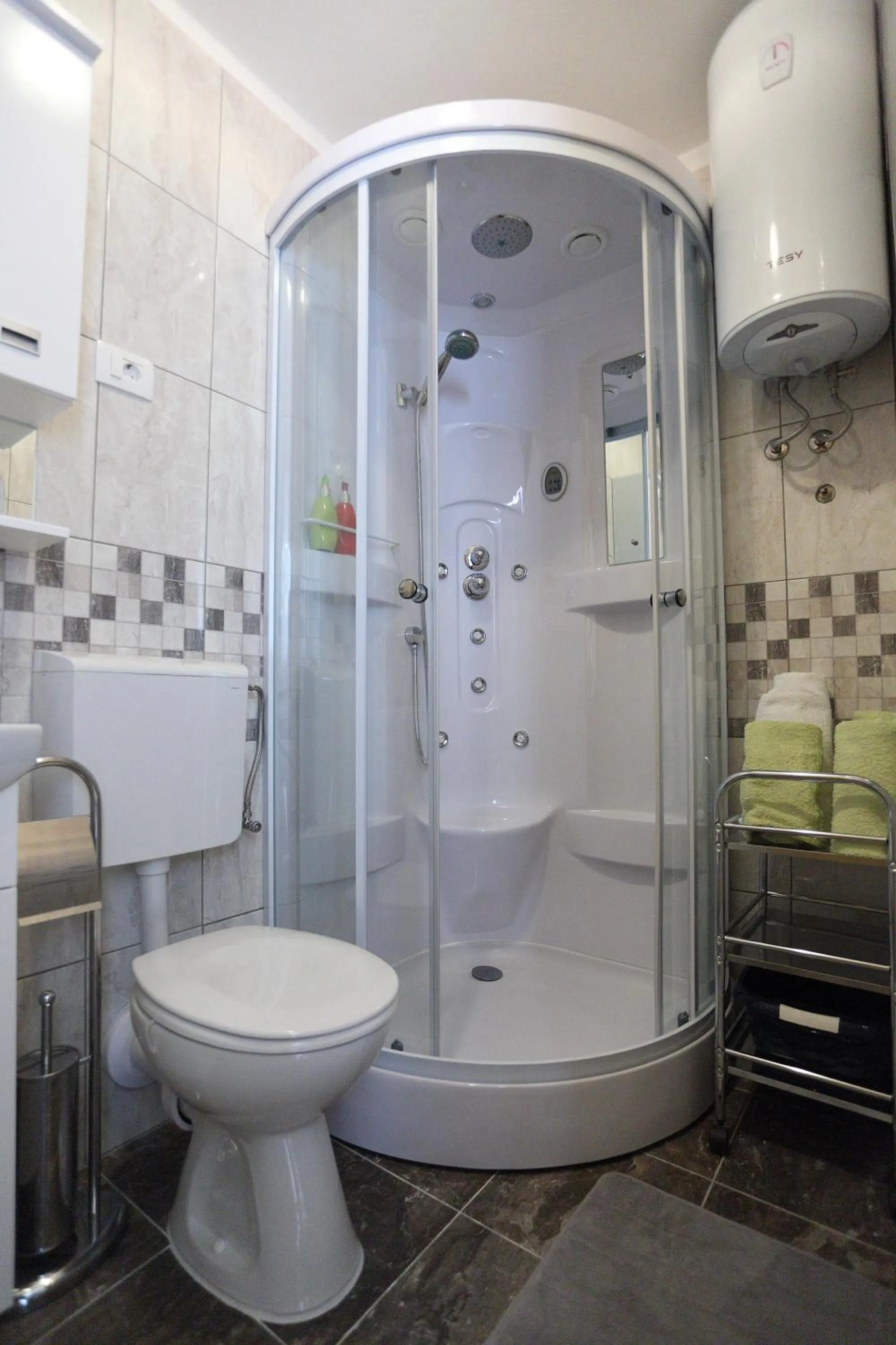 Shower in Golden Gate Dream Rooms