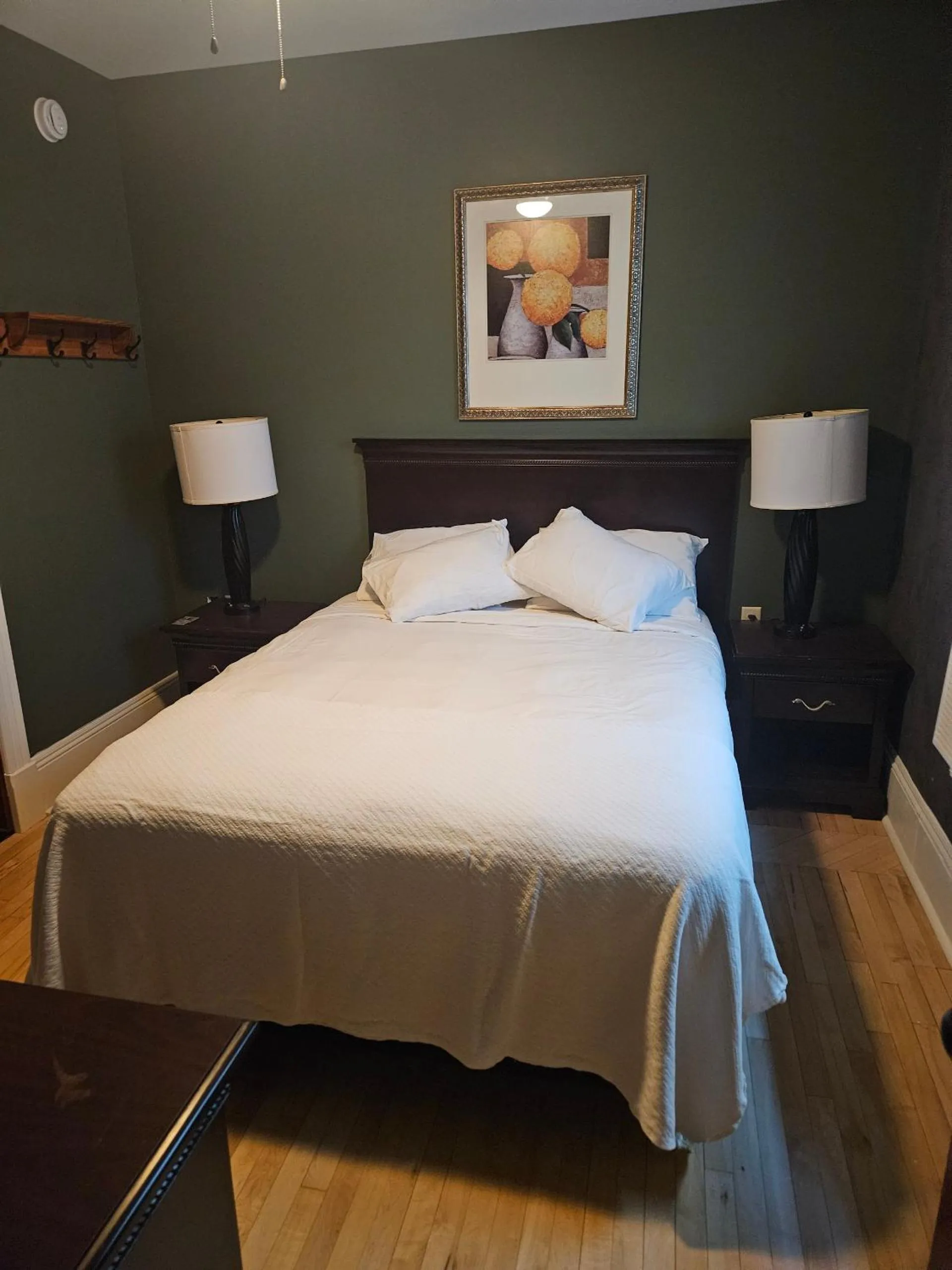 Bed in Albany Merchants Hotel