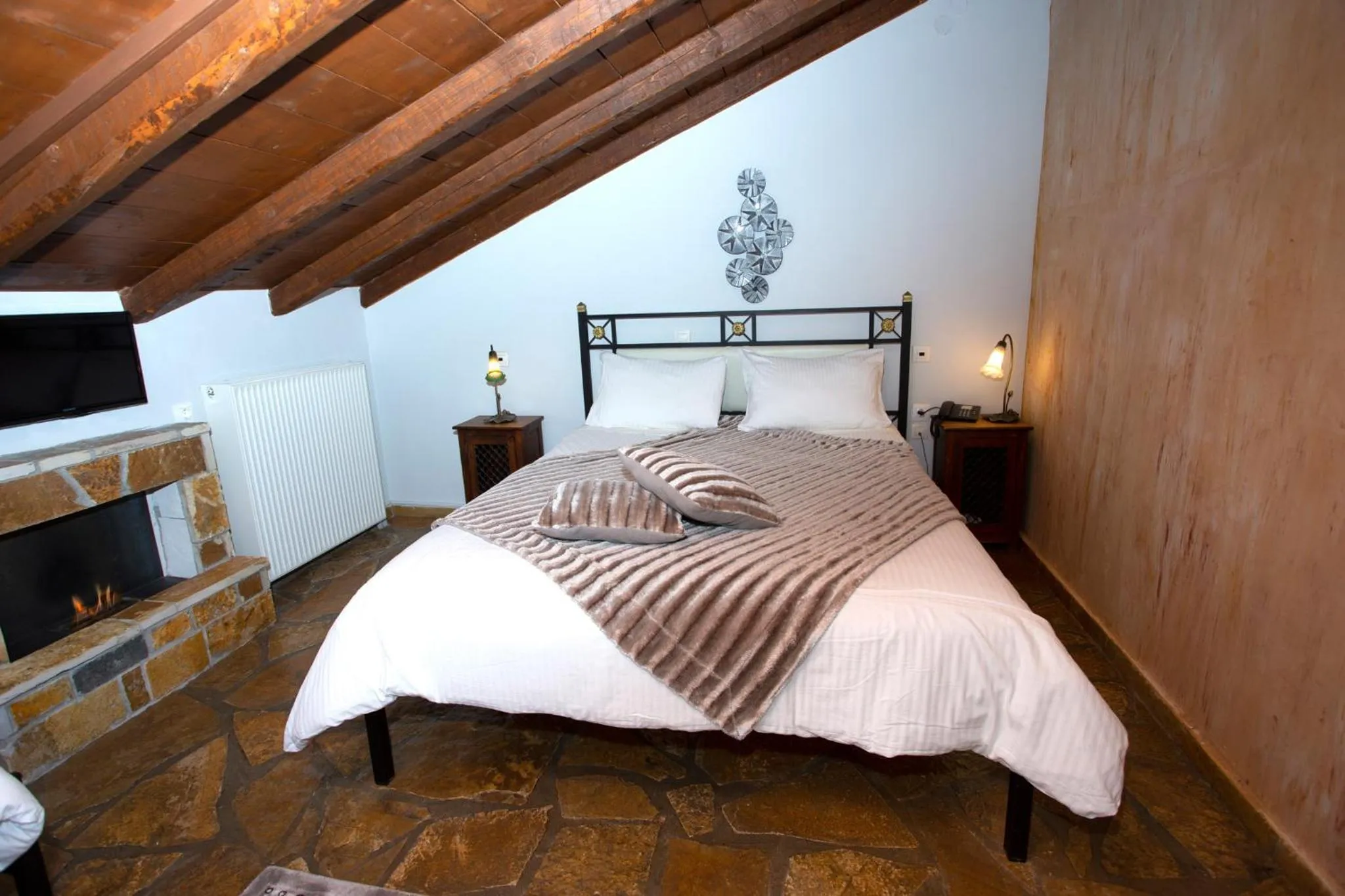 Bed in Archontiko Fiamegou Hotel&Spa