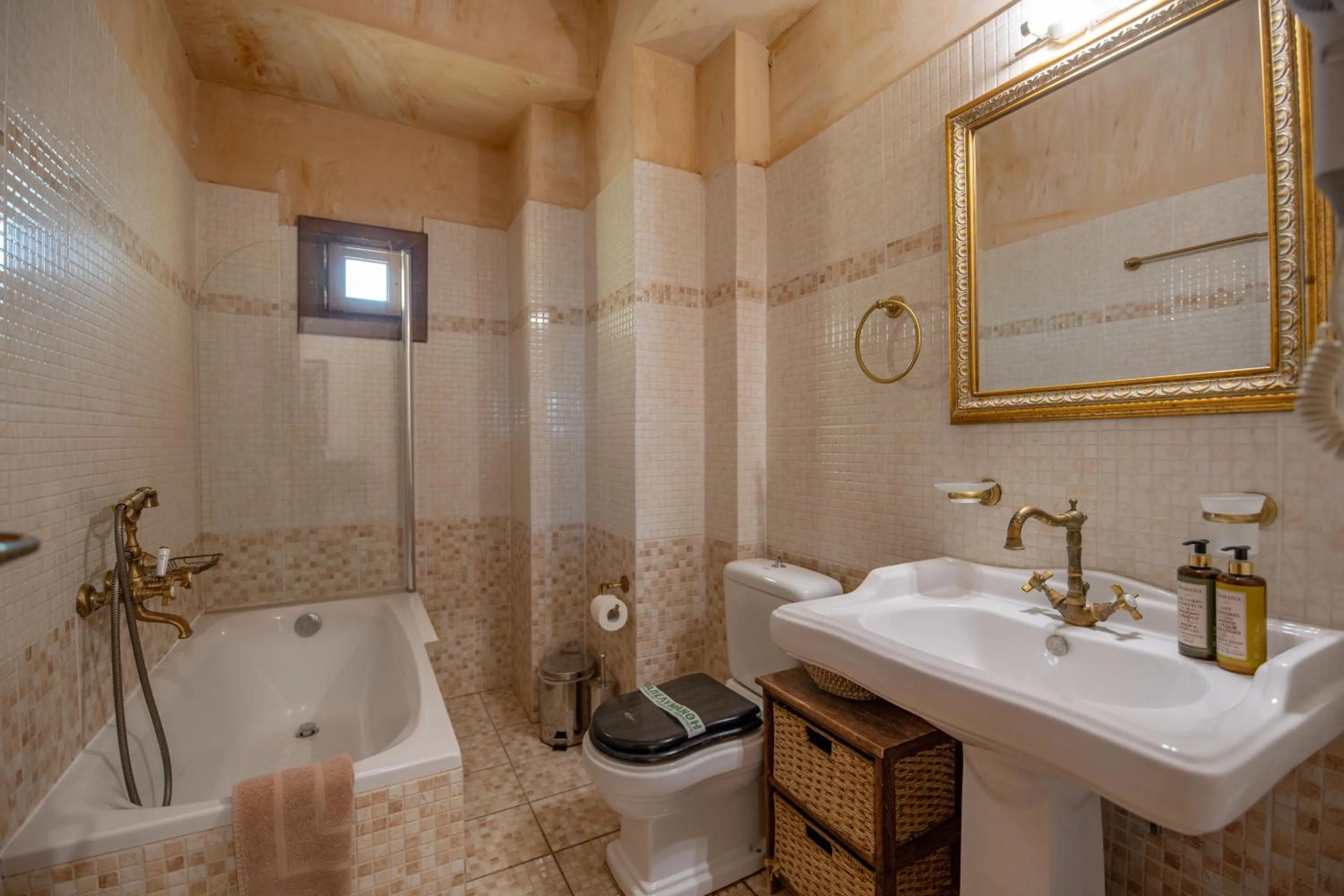 Toilet in Archontiko Fiamegou Hotel&Spa