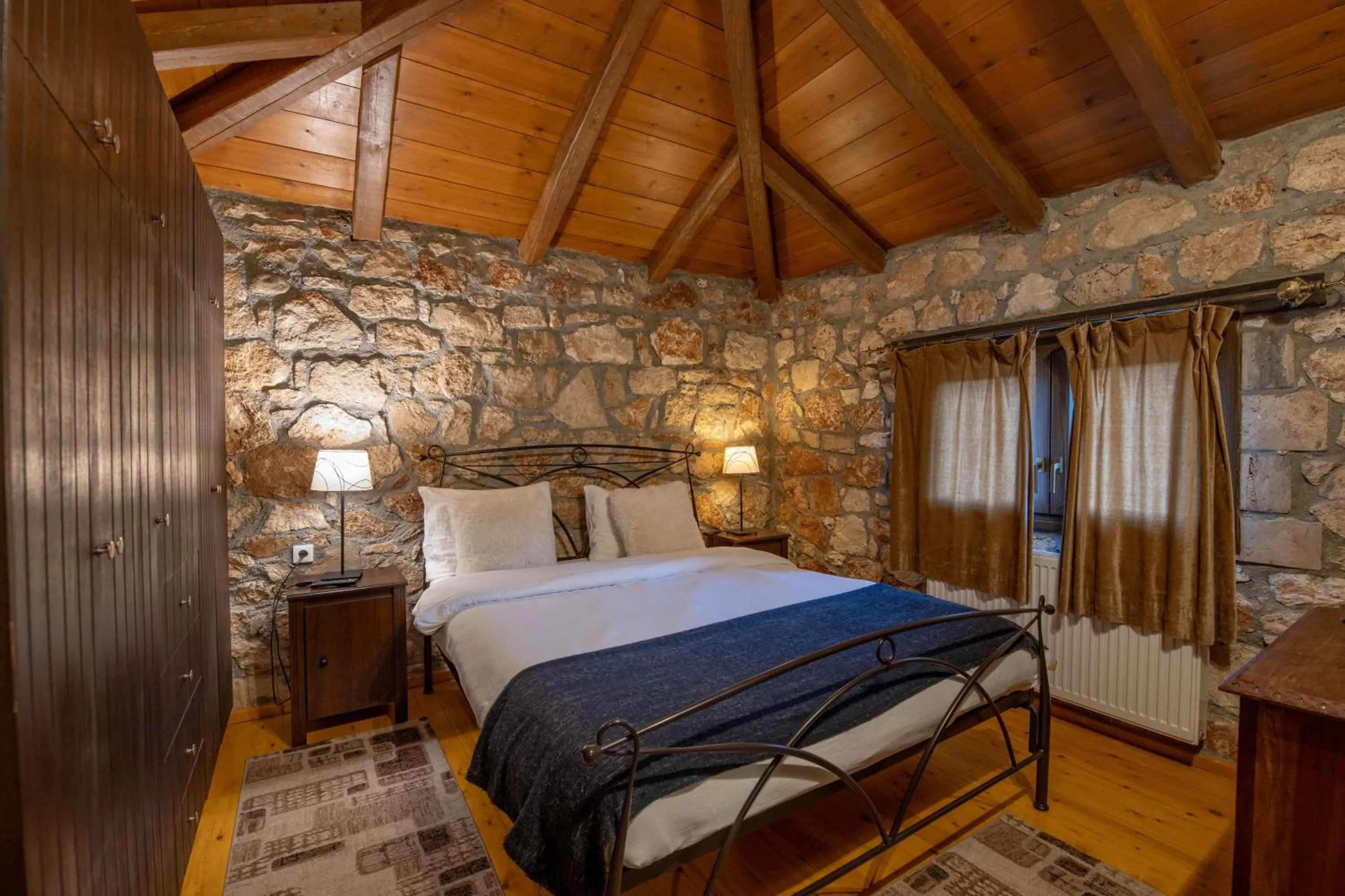 Bed in Archontiko Fiamegou Hotel&Spa