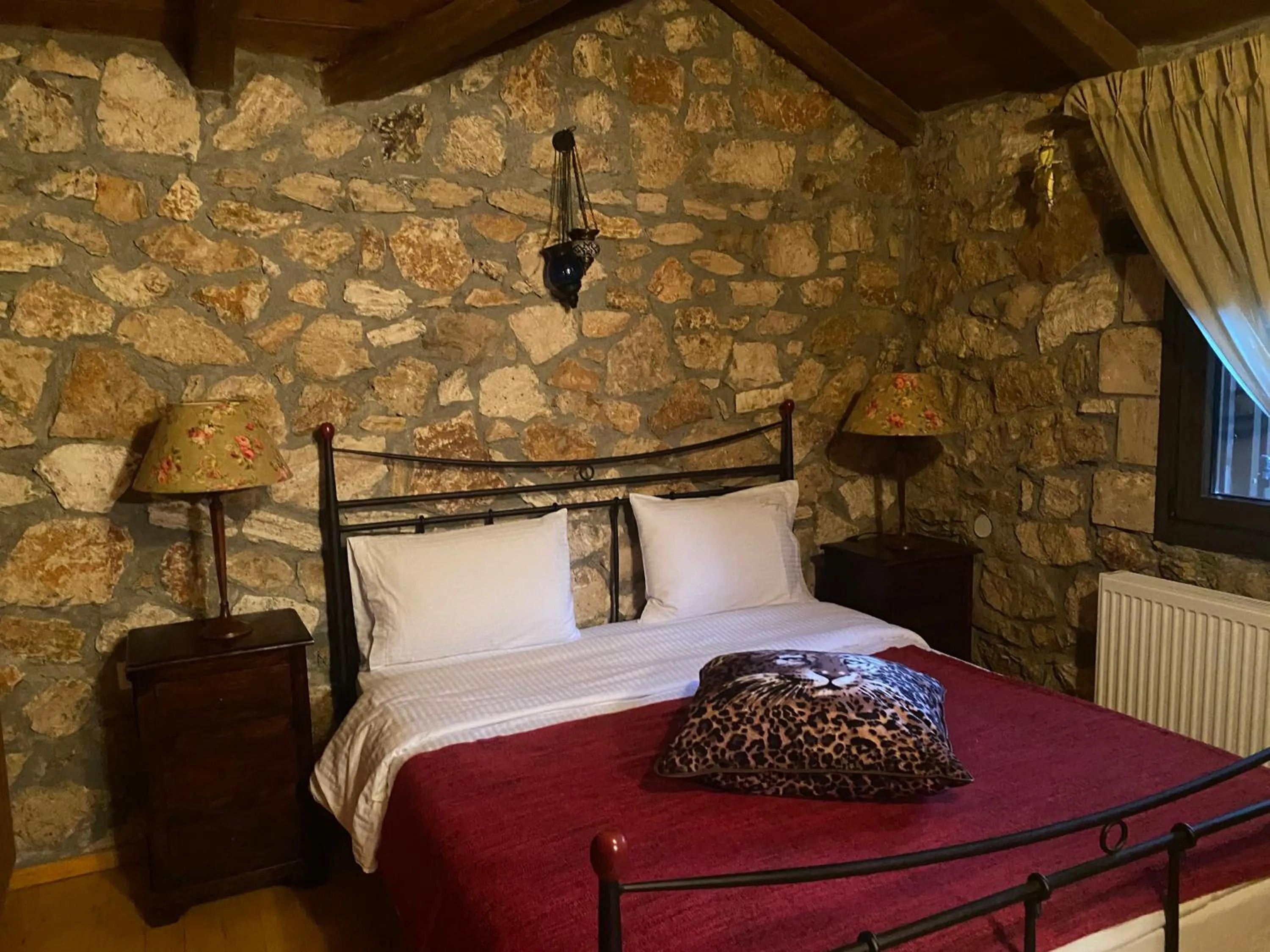 Bed in Archontiko Fiamegou Hotel&Spa