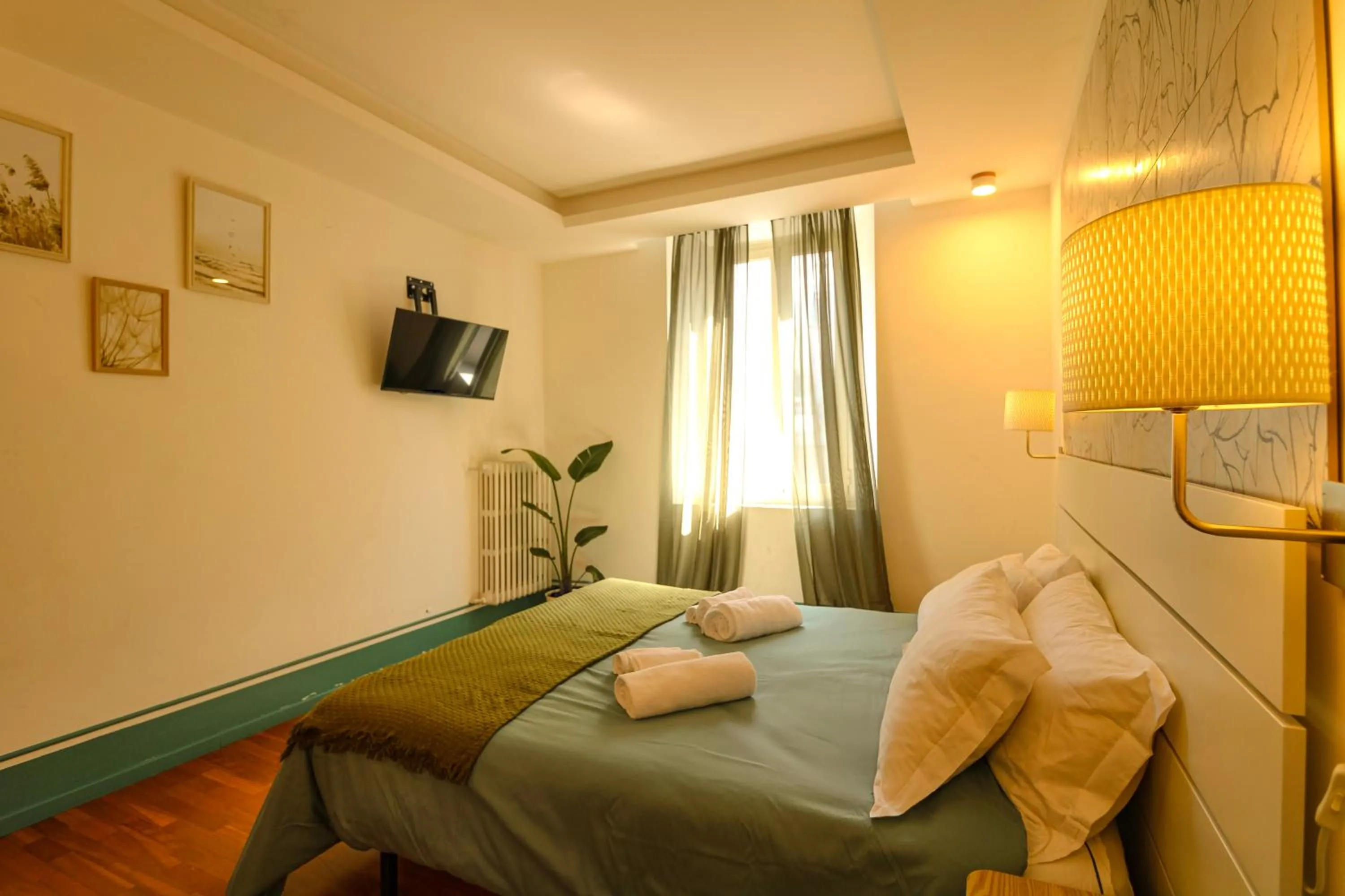 Double Room with Private External Bathroom in Domus Angularia