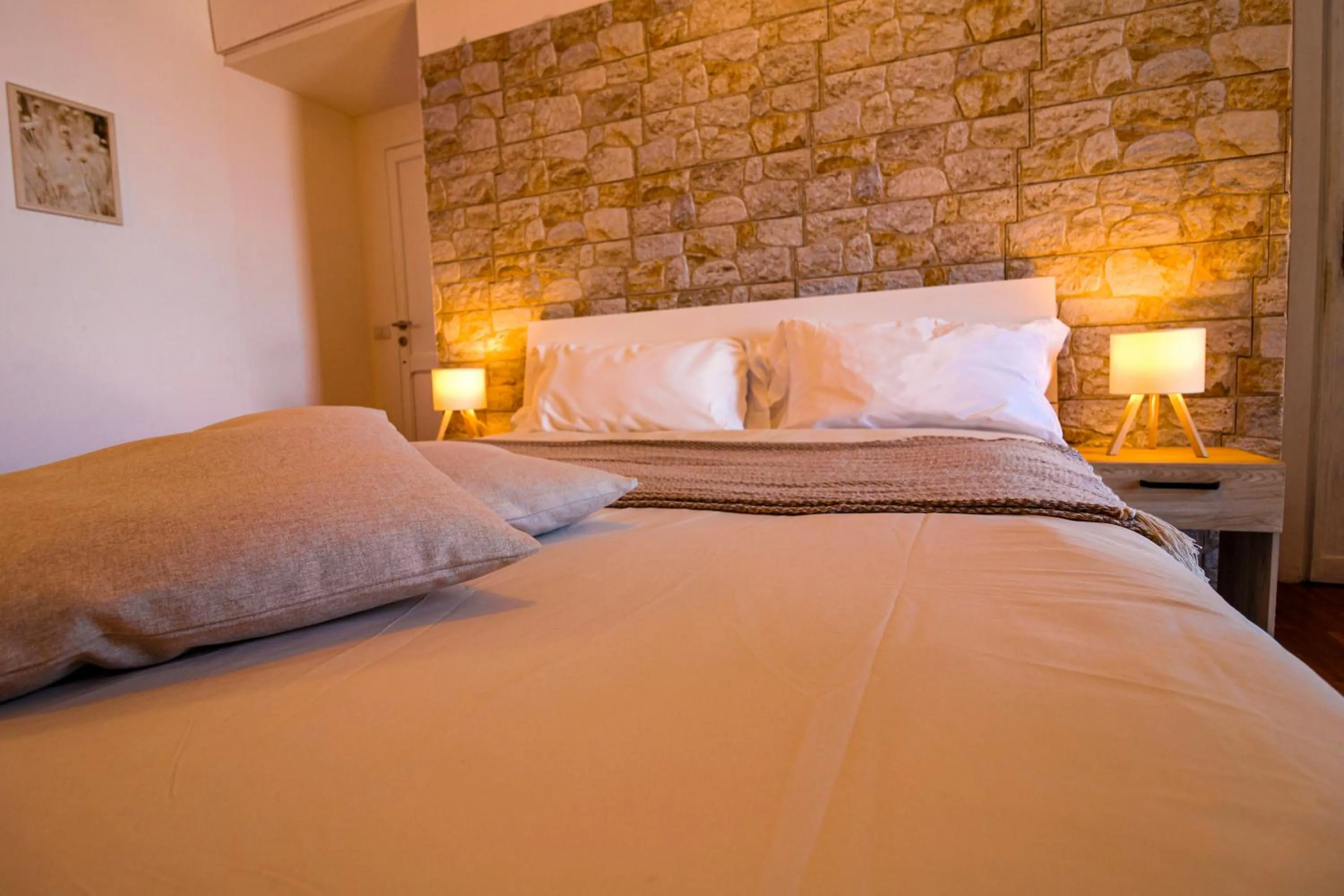 Deluxe Double Room with Balcony and Sea View in Domus Angularia