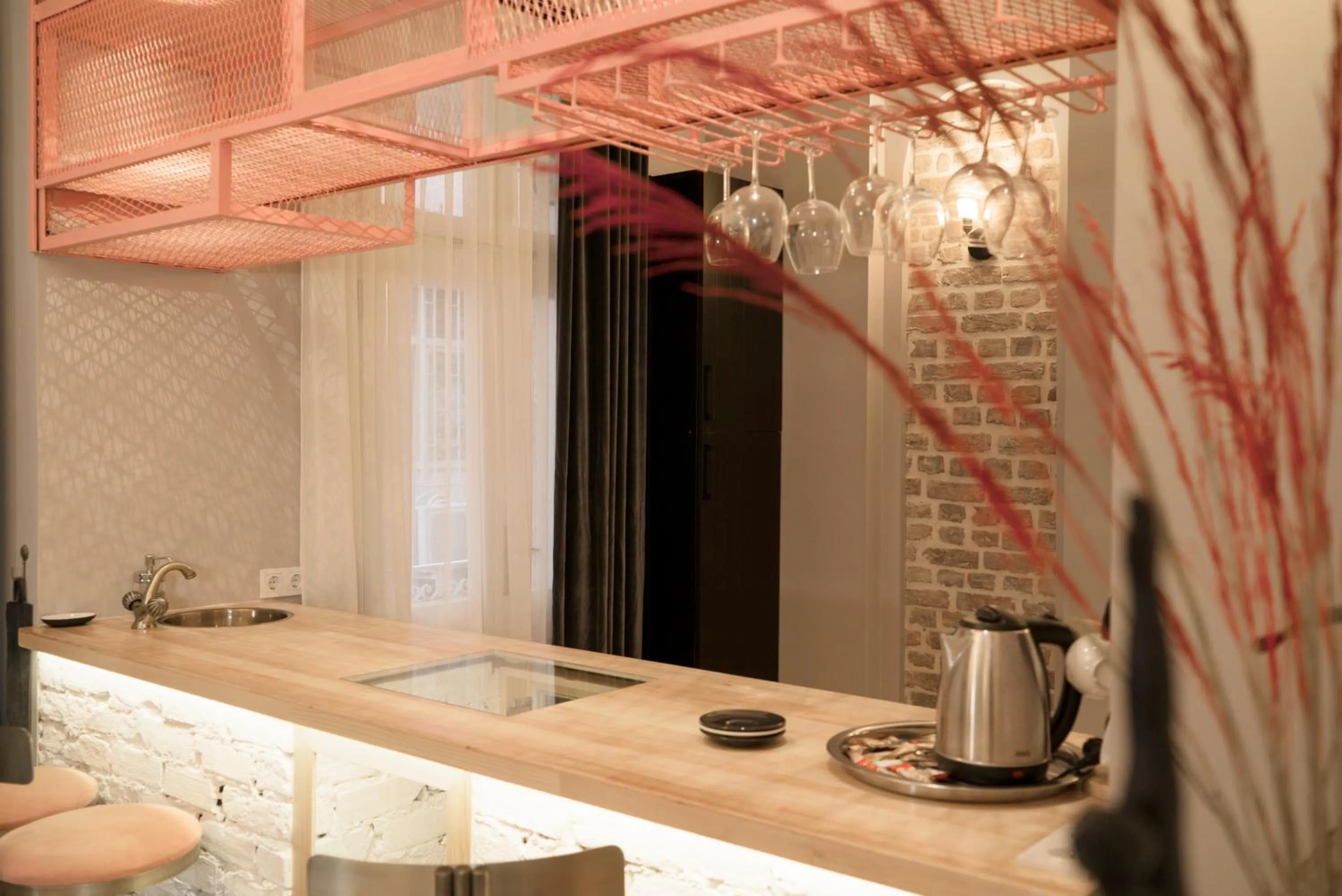 Coffee/tea facilities in Magnova Studios