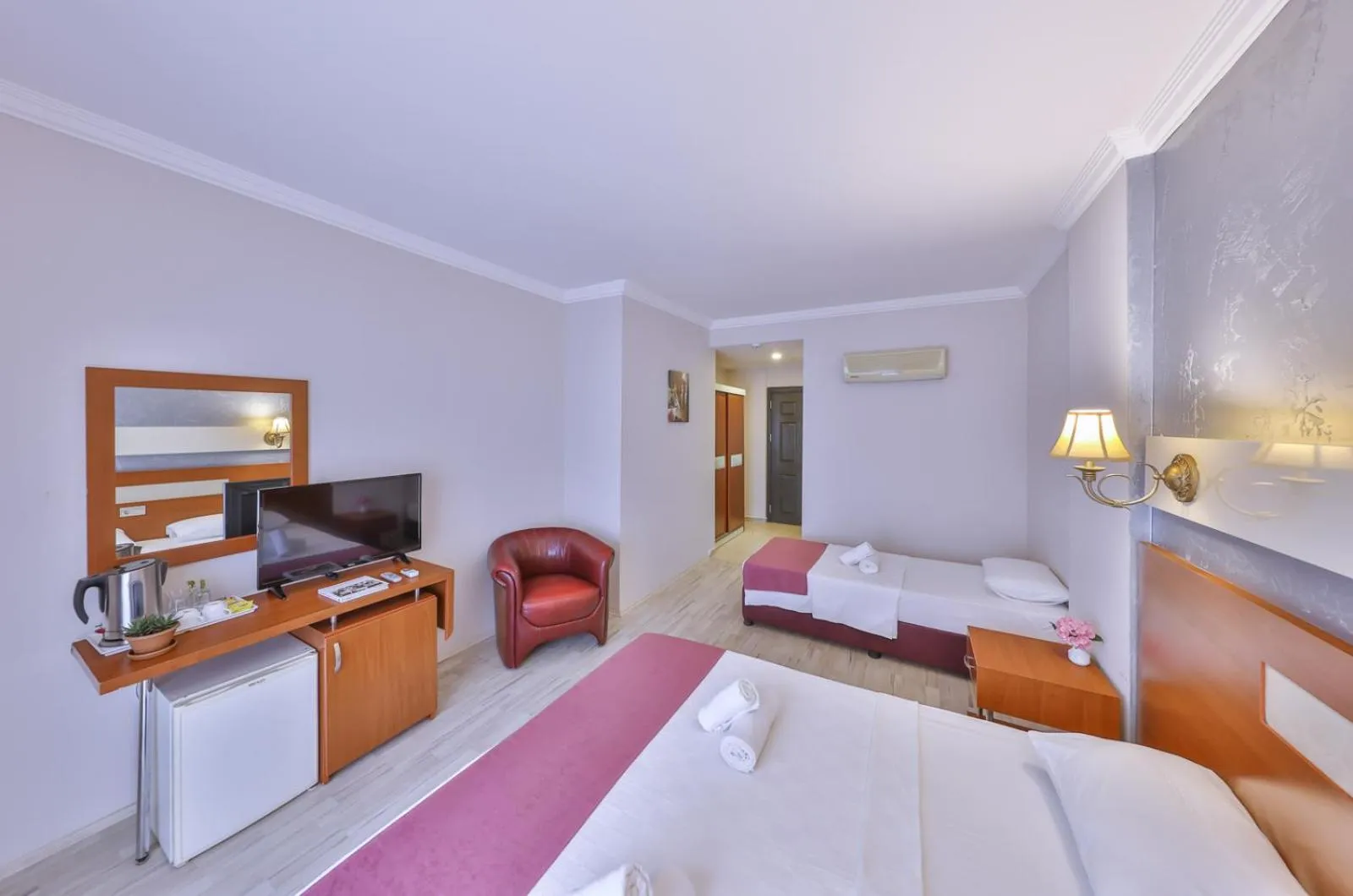 Photo of the whole room, Bed in Kas Bilgin Hotel