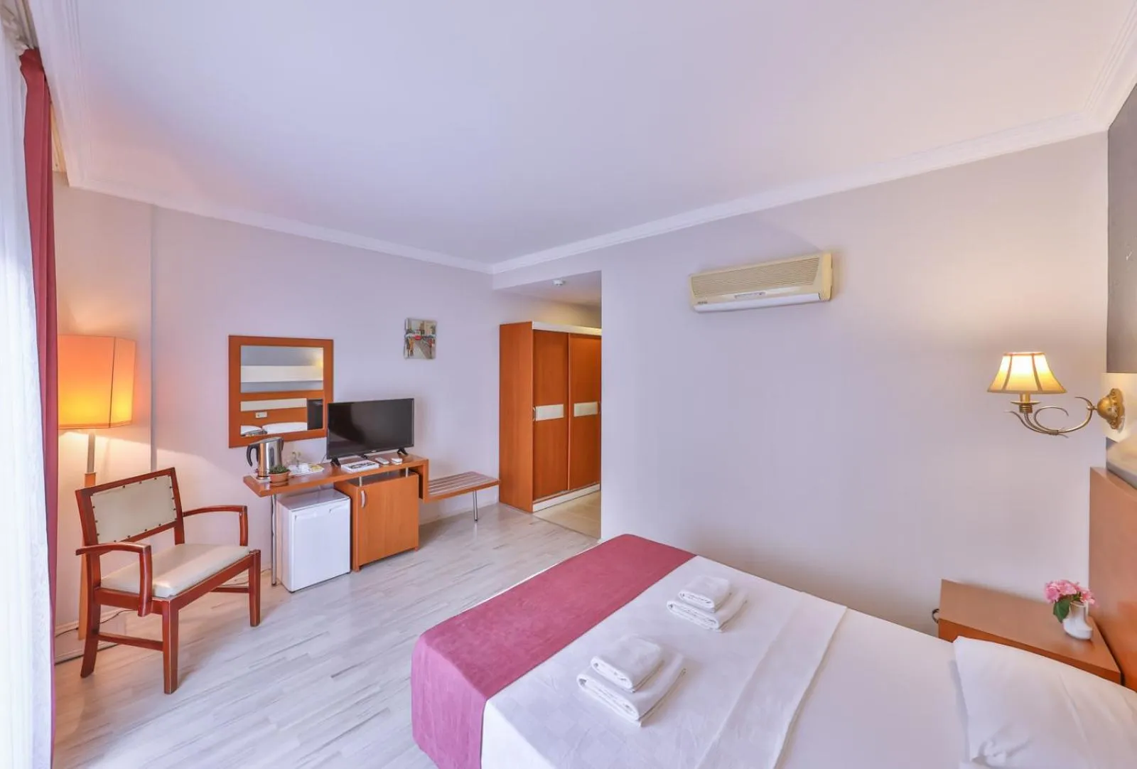 Photo of the whole room, Bed in Kas Bilgin Hotel