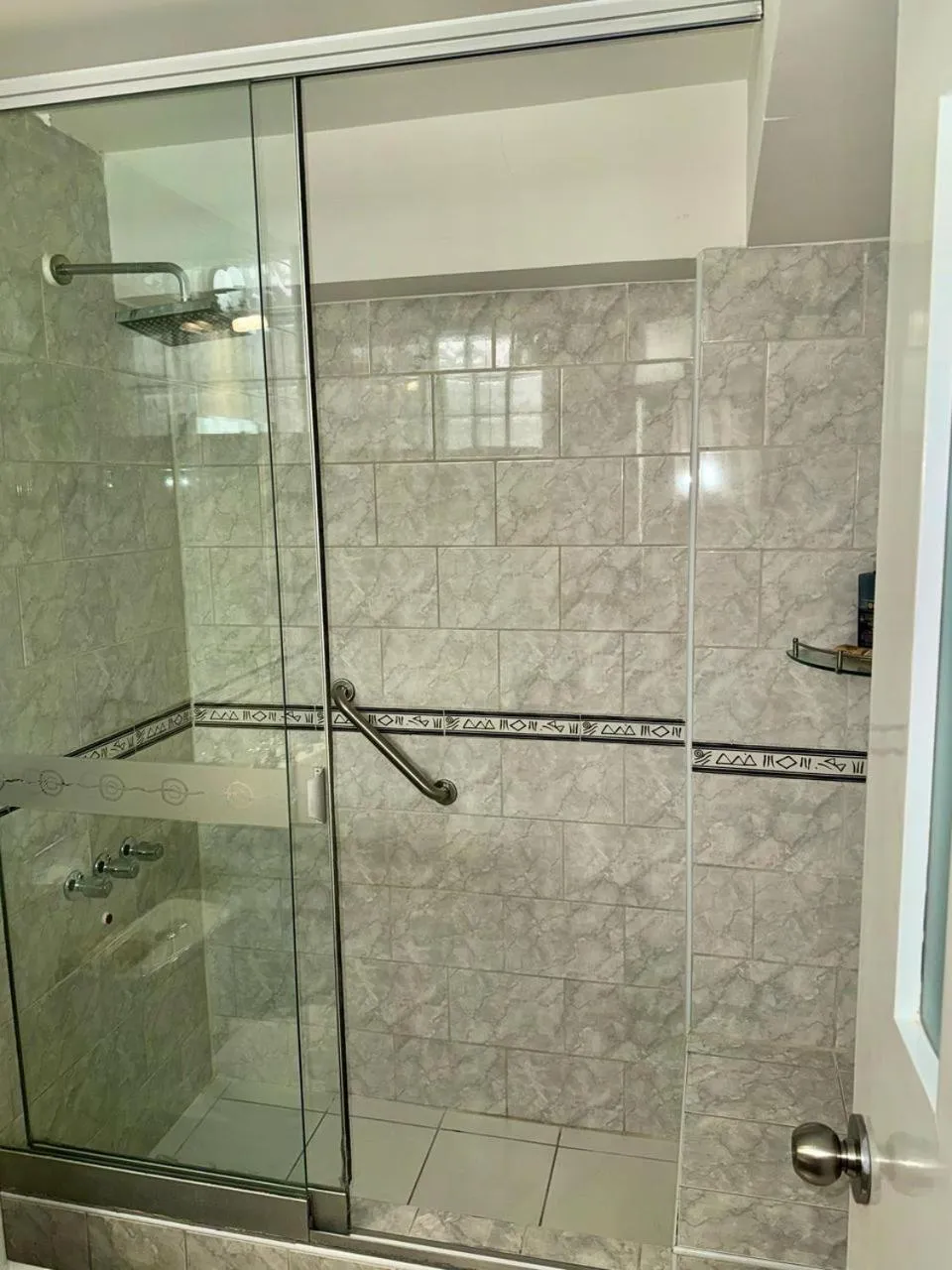 Shower in Wayqey Hotel