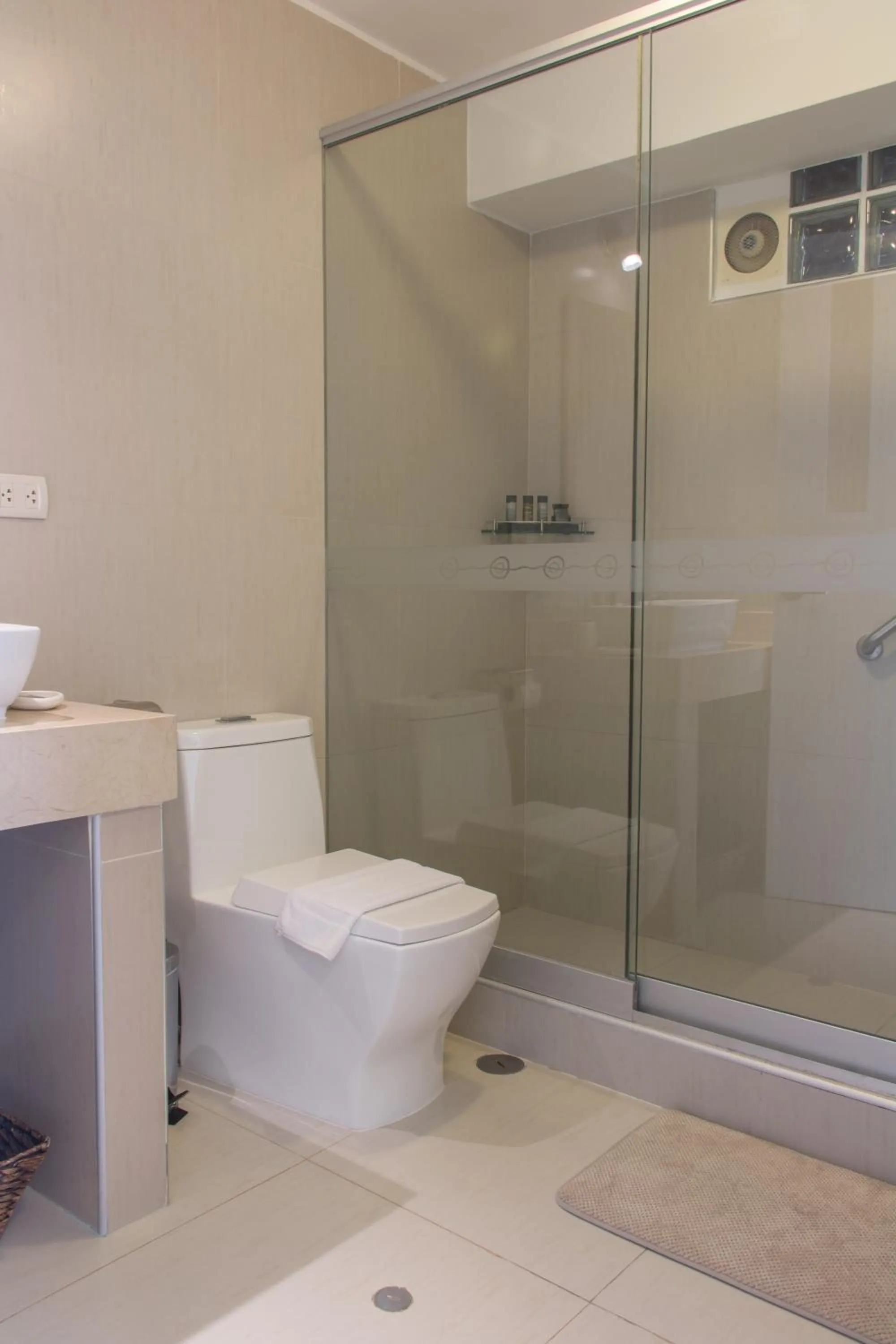 Shower in Wayqey Hotel