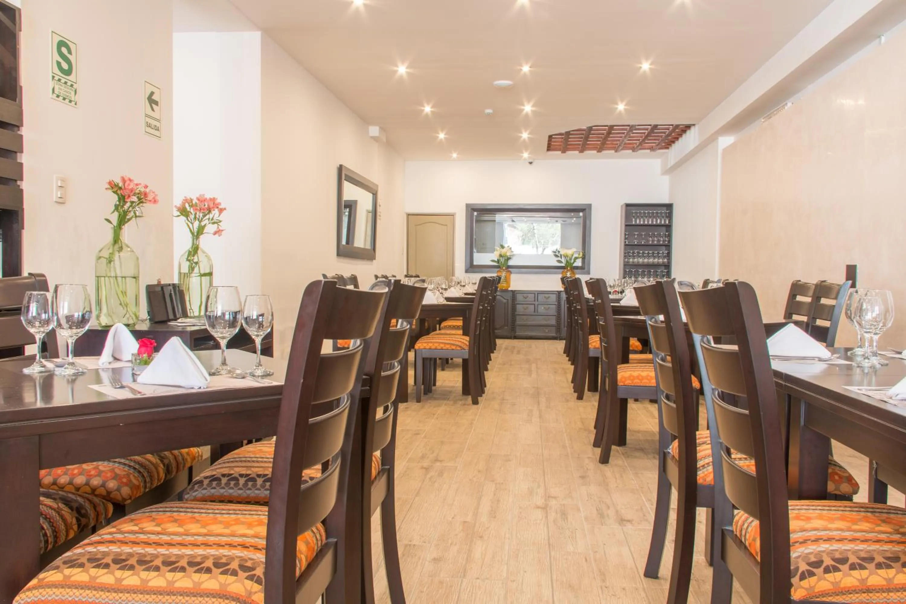 Restaurant/places to eat in Wayqey Hotel