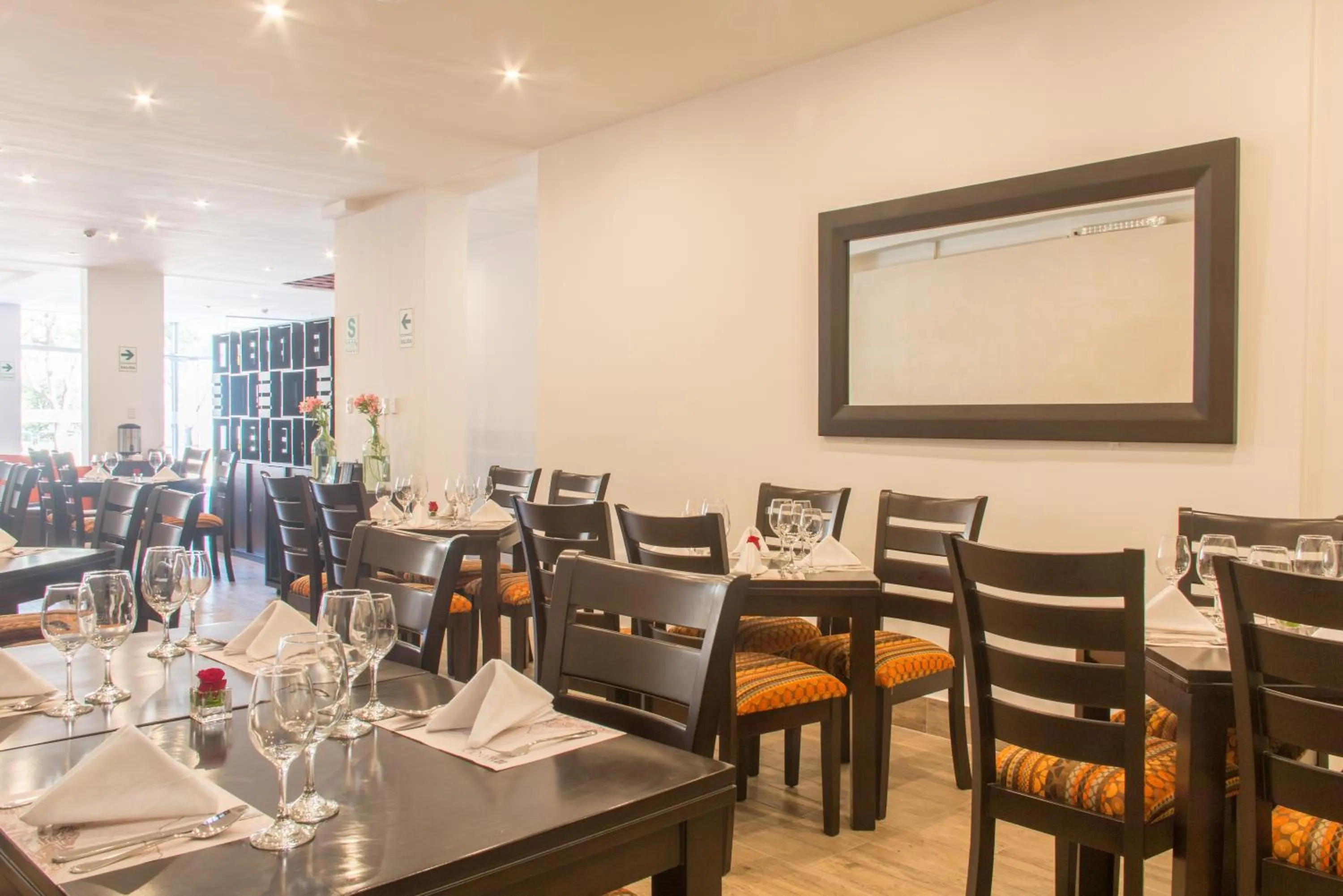 Restaurant/places to eat in Wayqey Hotel