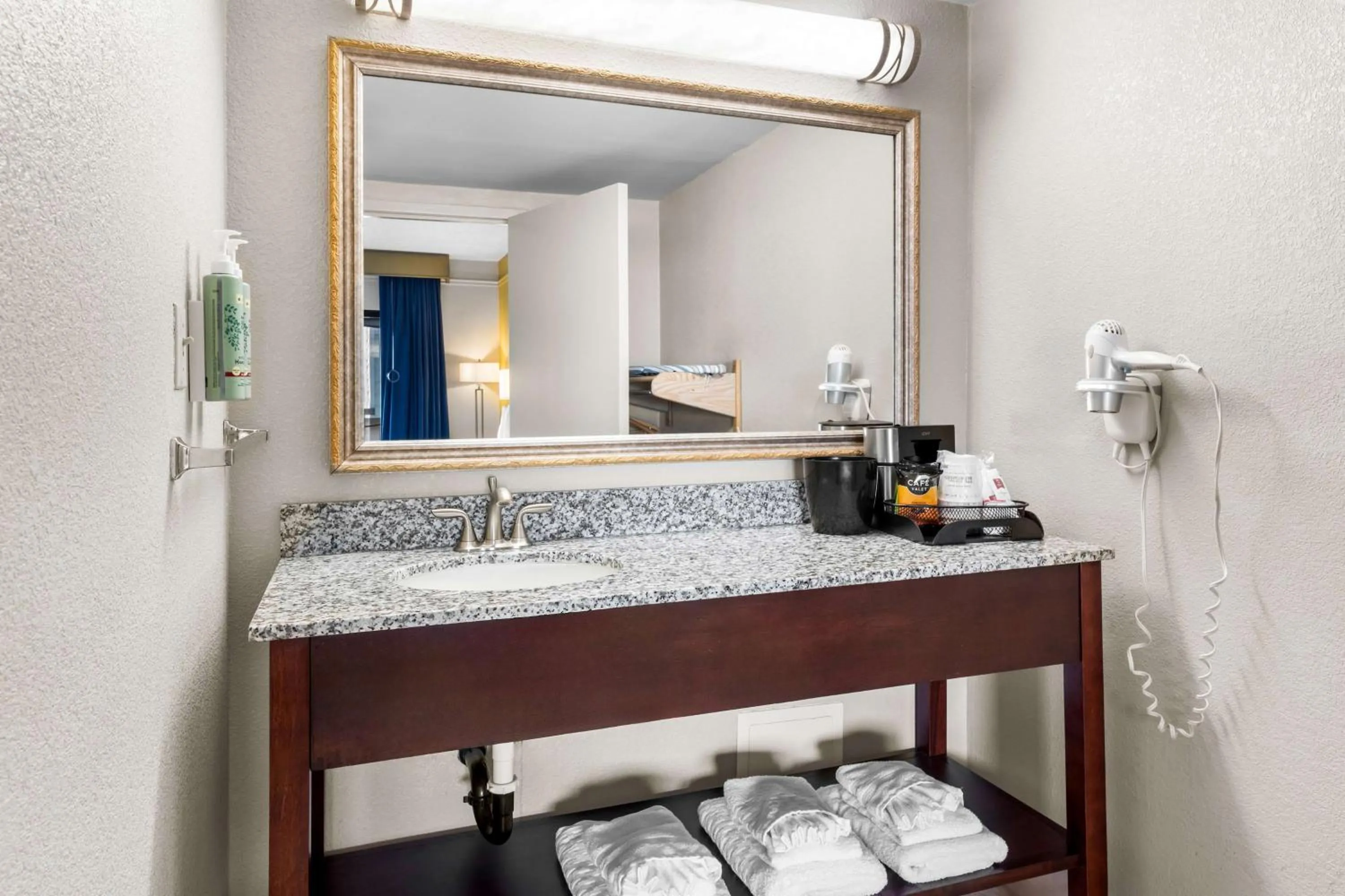 Bedroom, Bed in Best Western Kent Narrows Inn