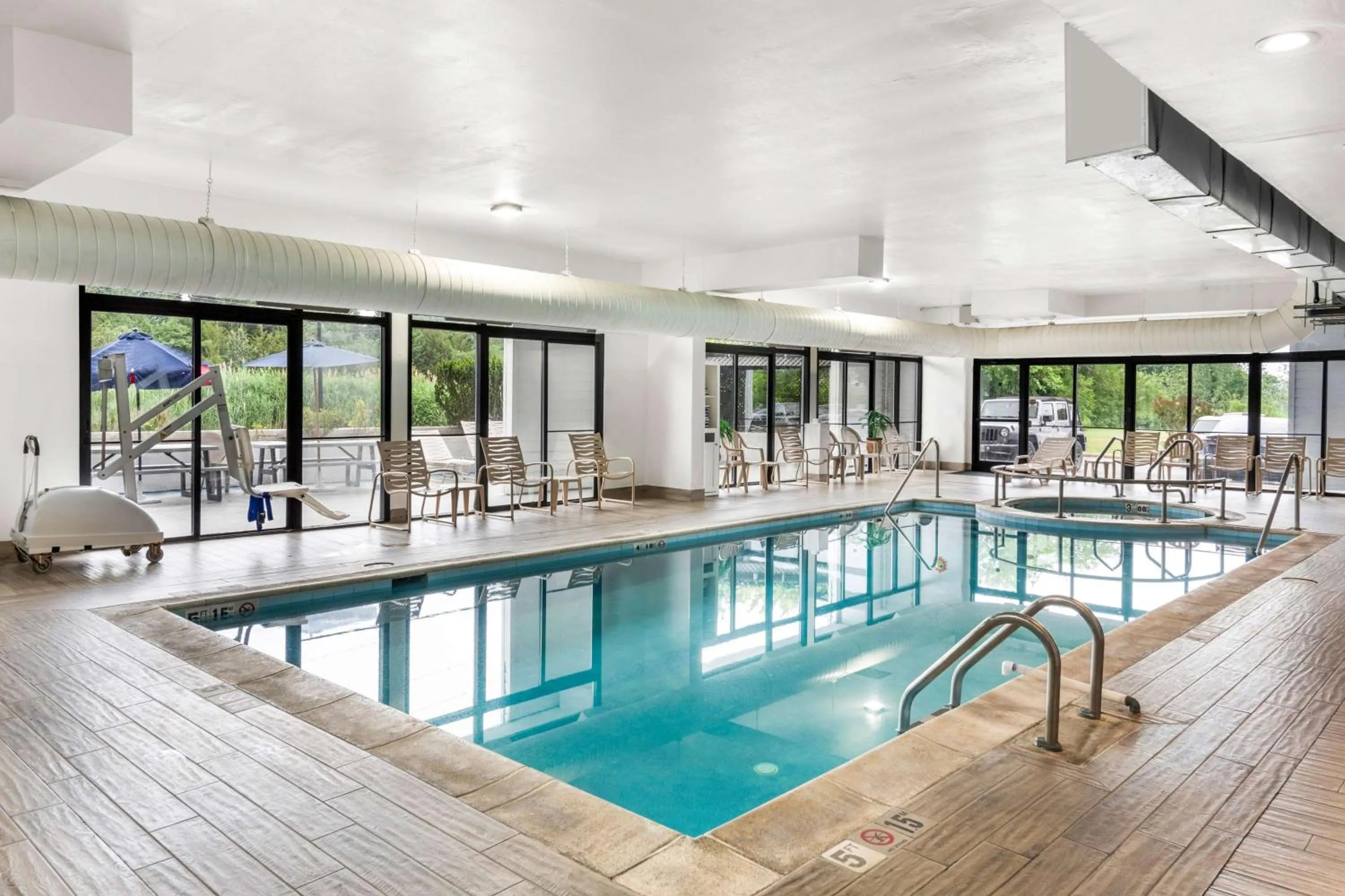 Pool view in Best Western Kent Narrows Inn