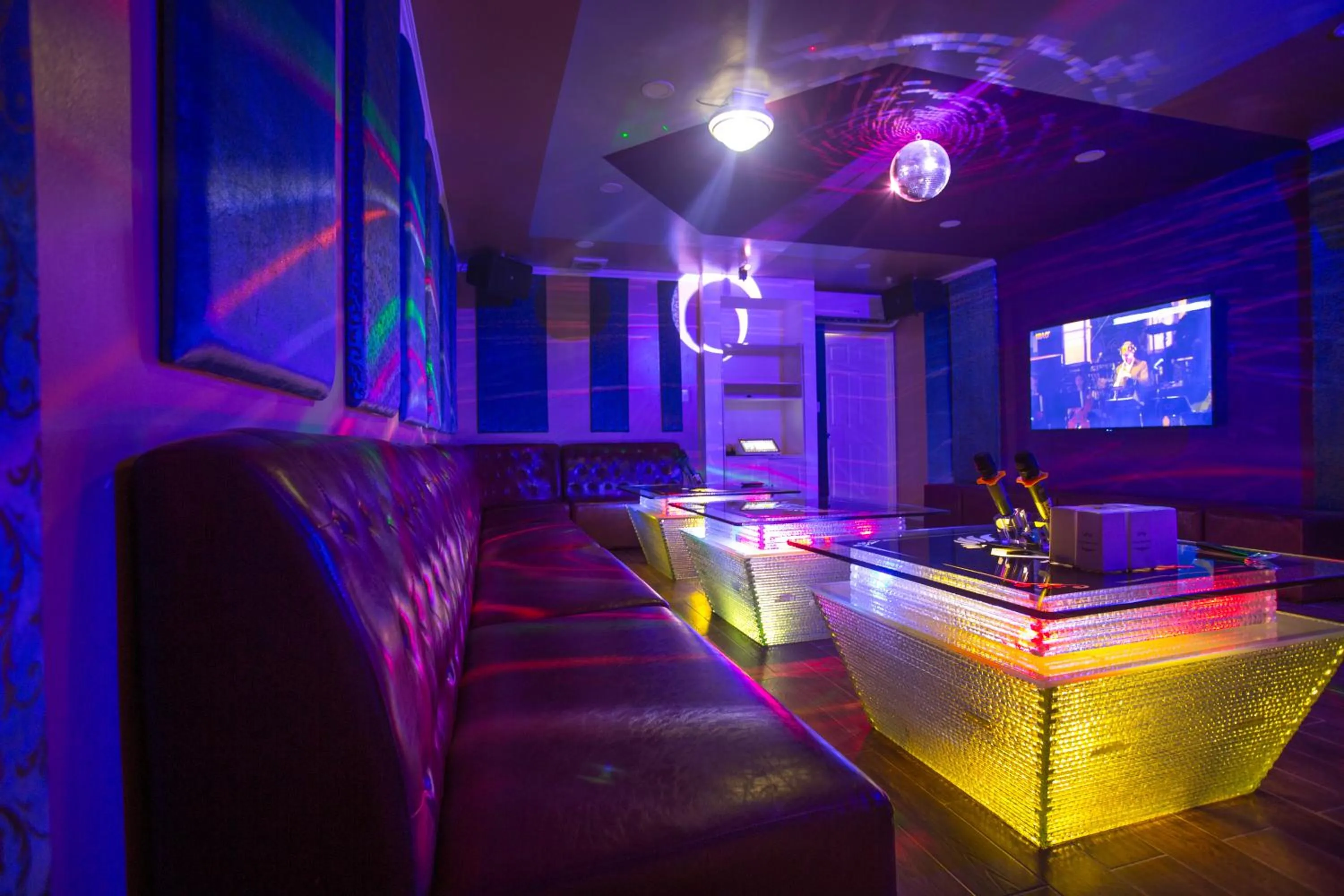 Lounge or bar in Beach Garden Hotel