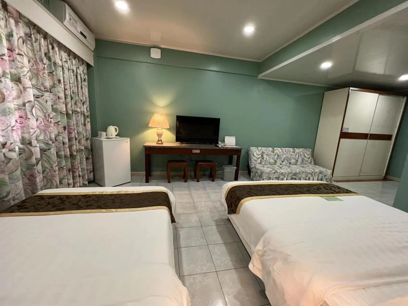 TV and multimedia, Bed in Beach Garden Hotel