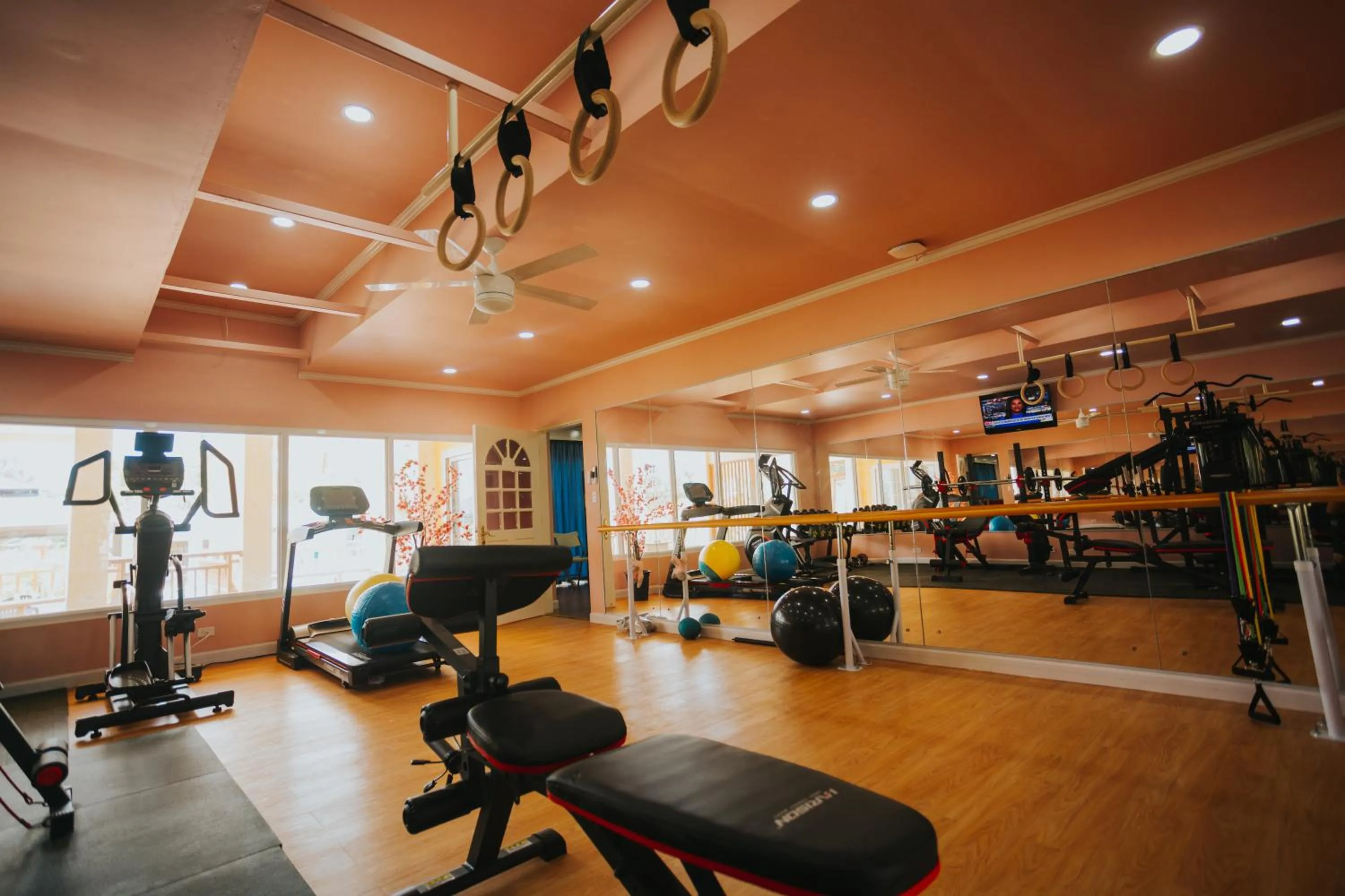 Fitness centre/facilities in Beach Garden Hotel
