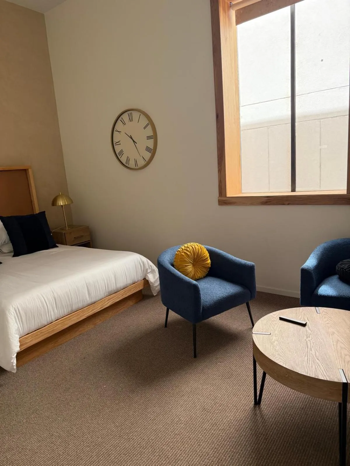 Seating area, Bed in Unicorn Zebra