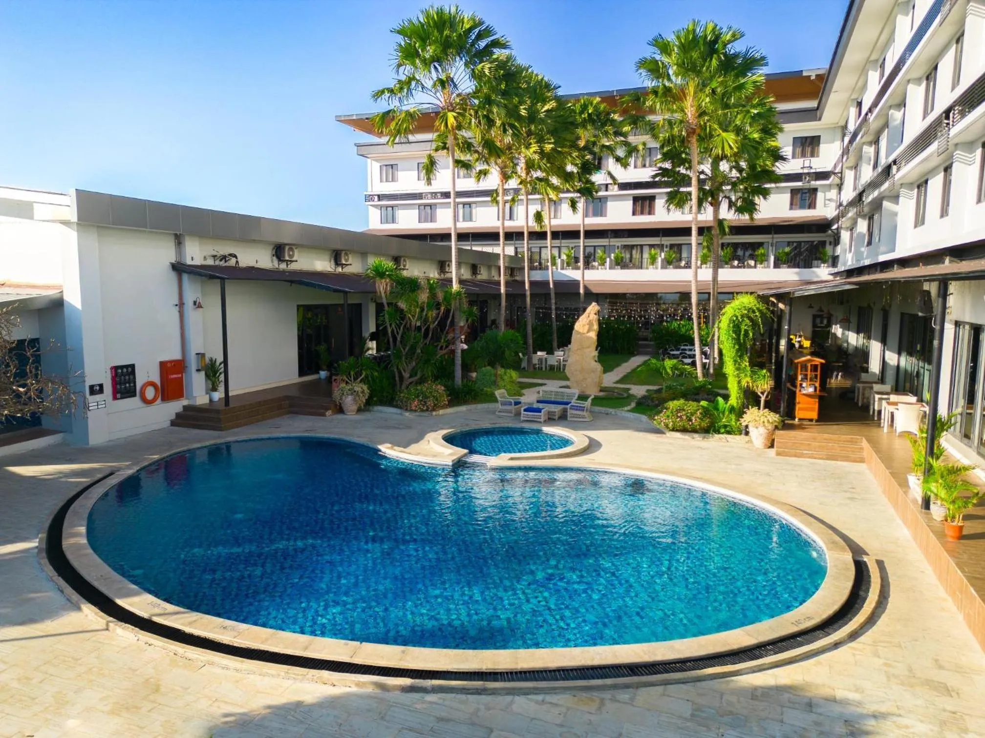 Swimming pool in Neo Eltari Kupang by ASTON