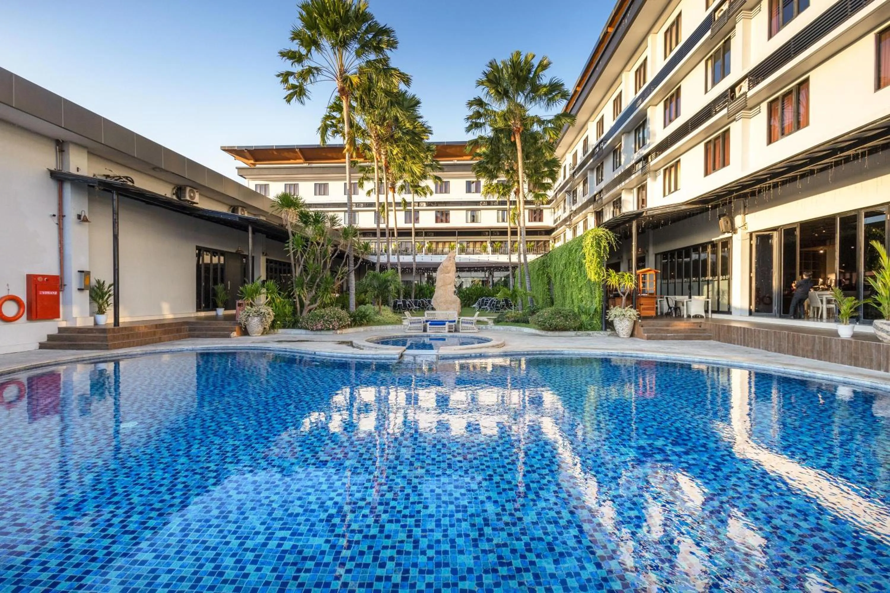 Swimming pool in Neo Eltari Kupang by ASTON