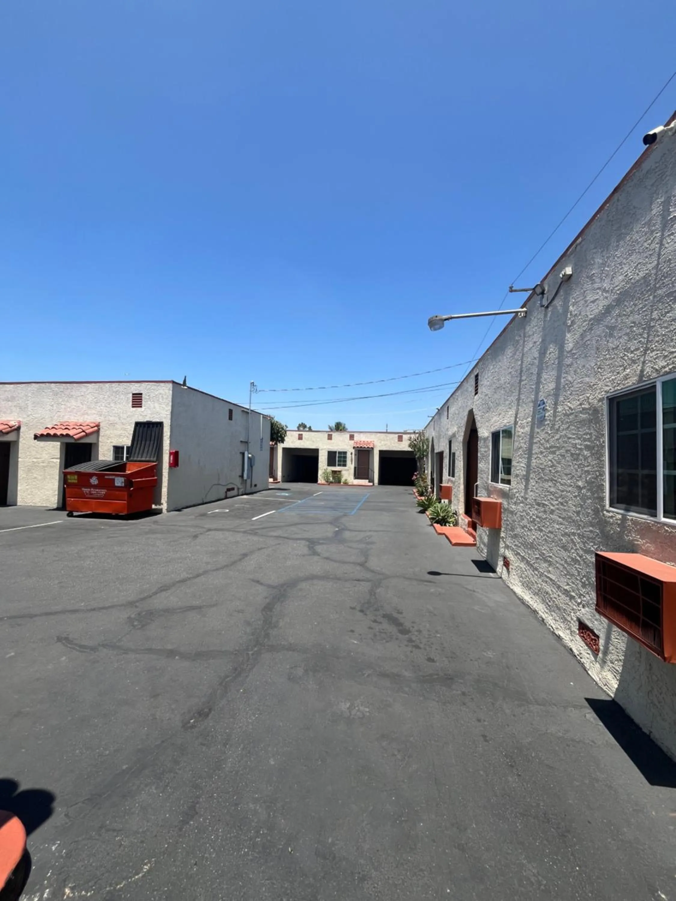 Parking in World Motel