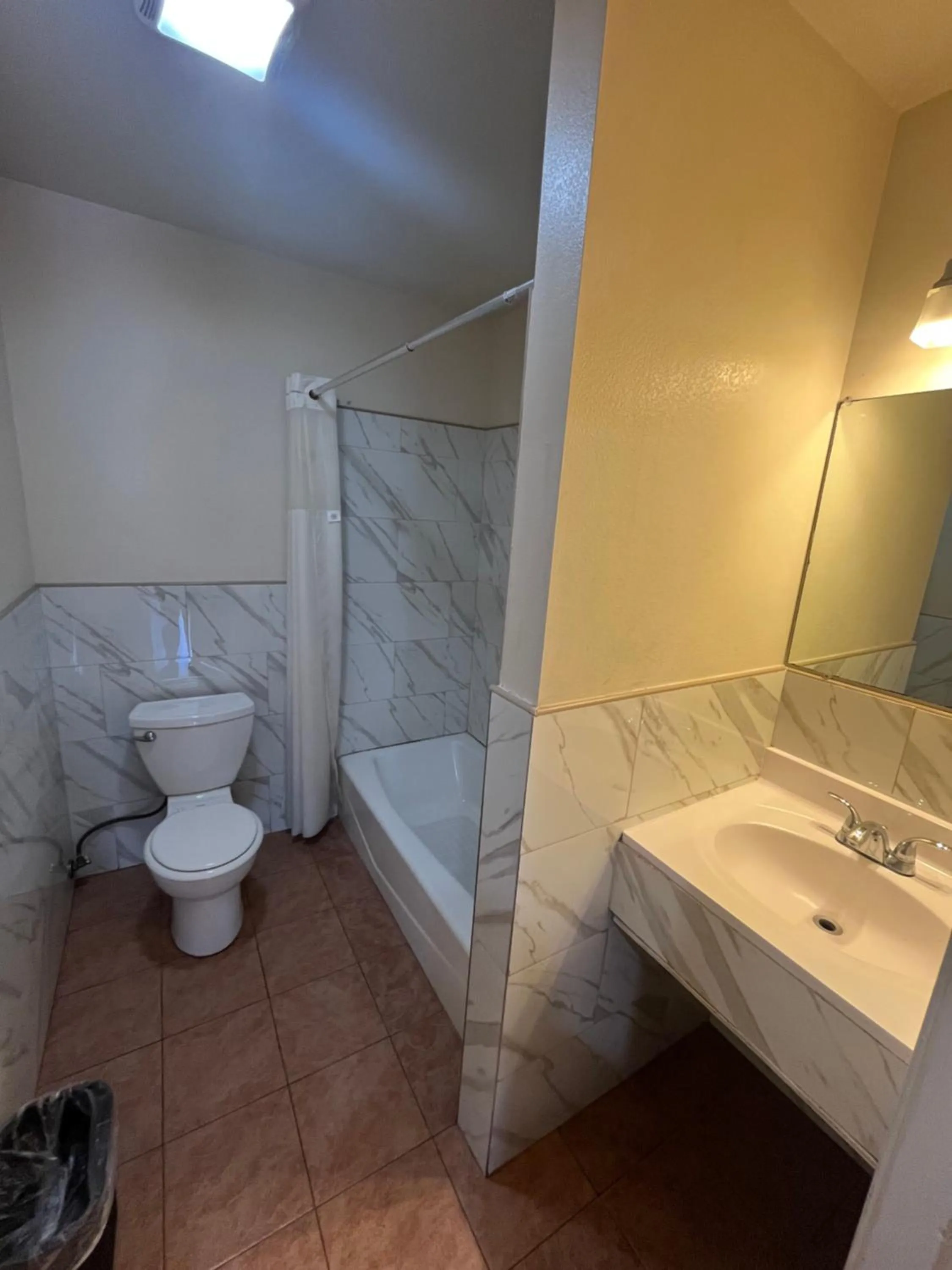 Shower in World Motel