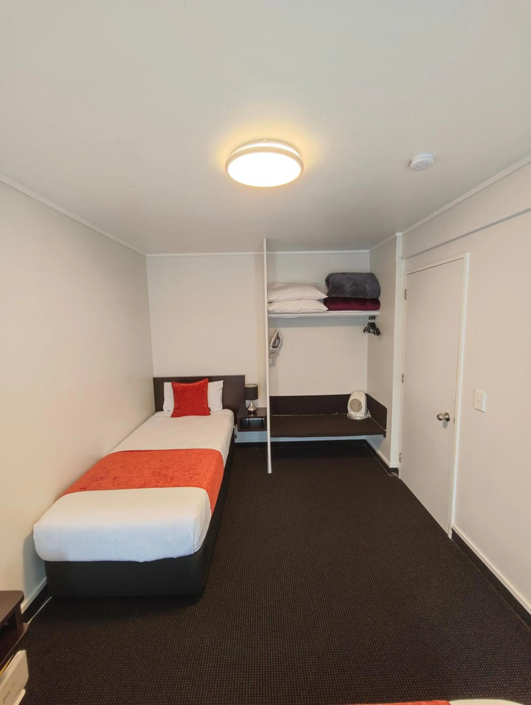 Bedroom, Bed in Great Lake Motel Taupo