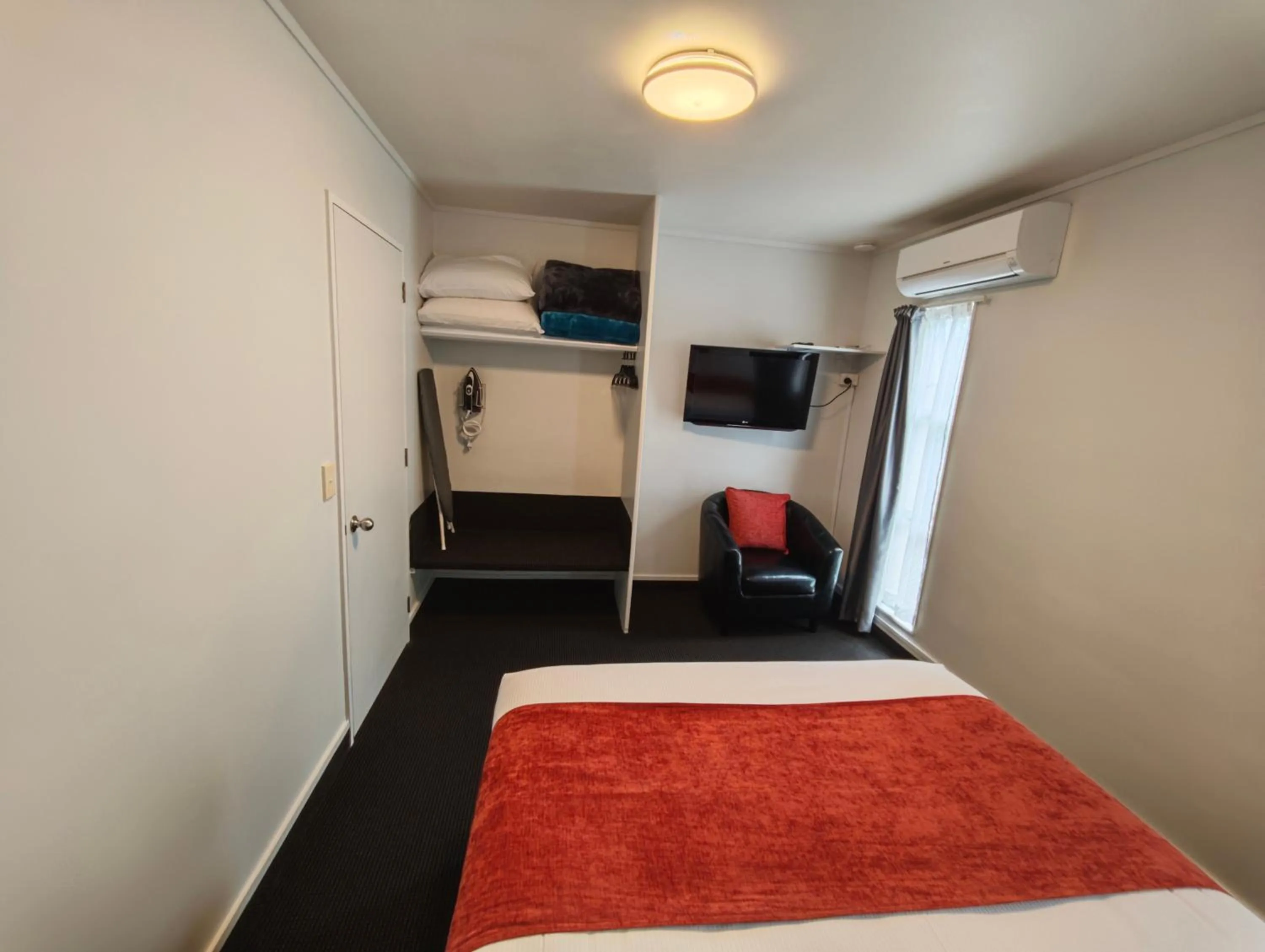 Bedroom, Bed in Great Lake Motel Taupo