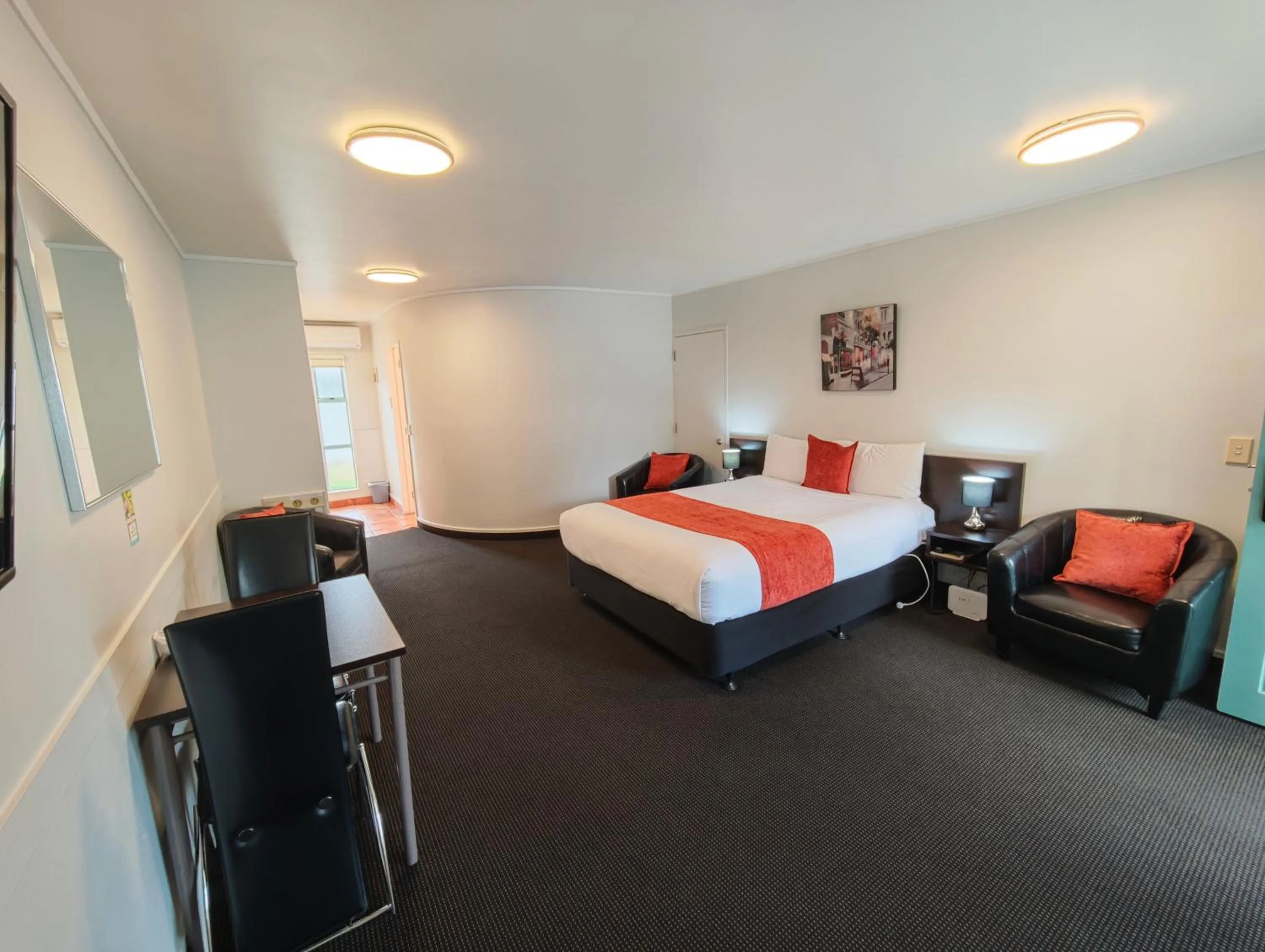 Photo of the whole room, Bed in Great Lake Motel Taupo