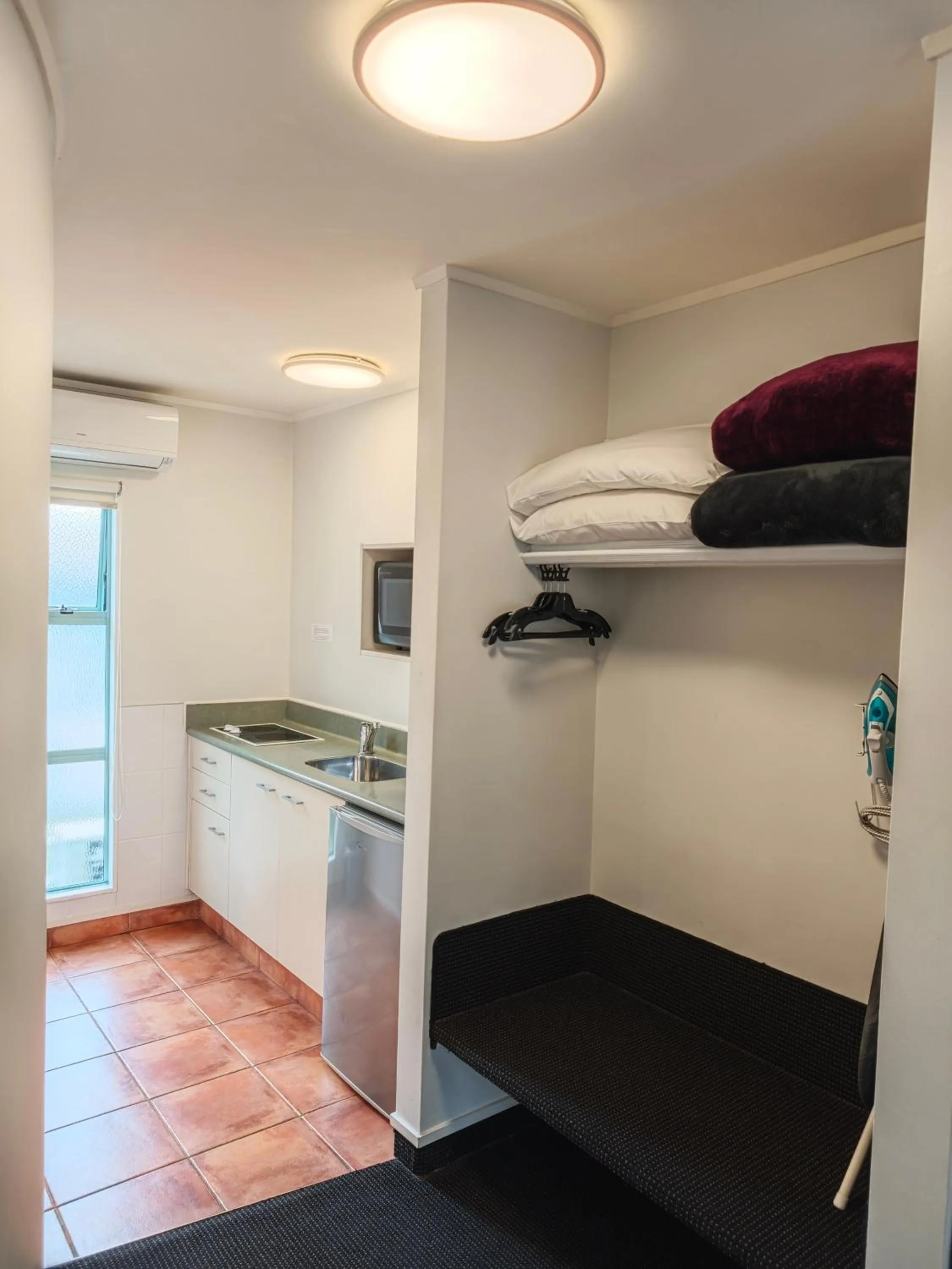 Kitchen or kitchenette in Great Lake Motel Taupo