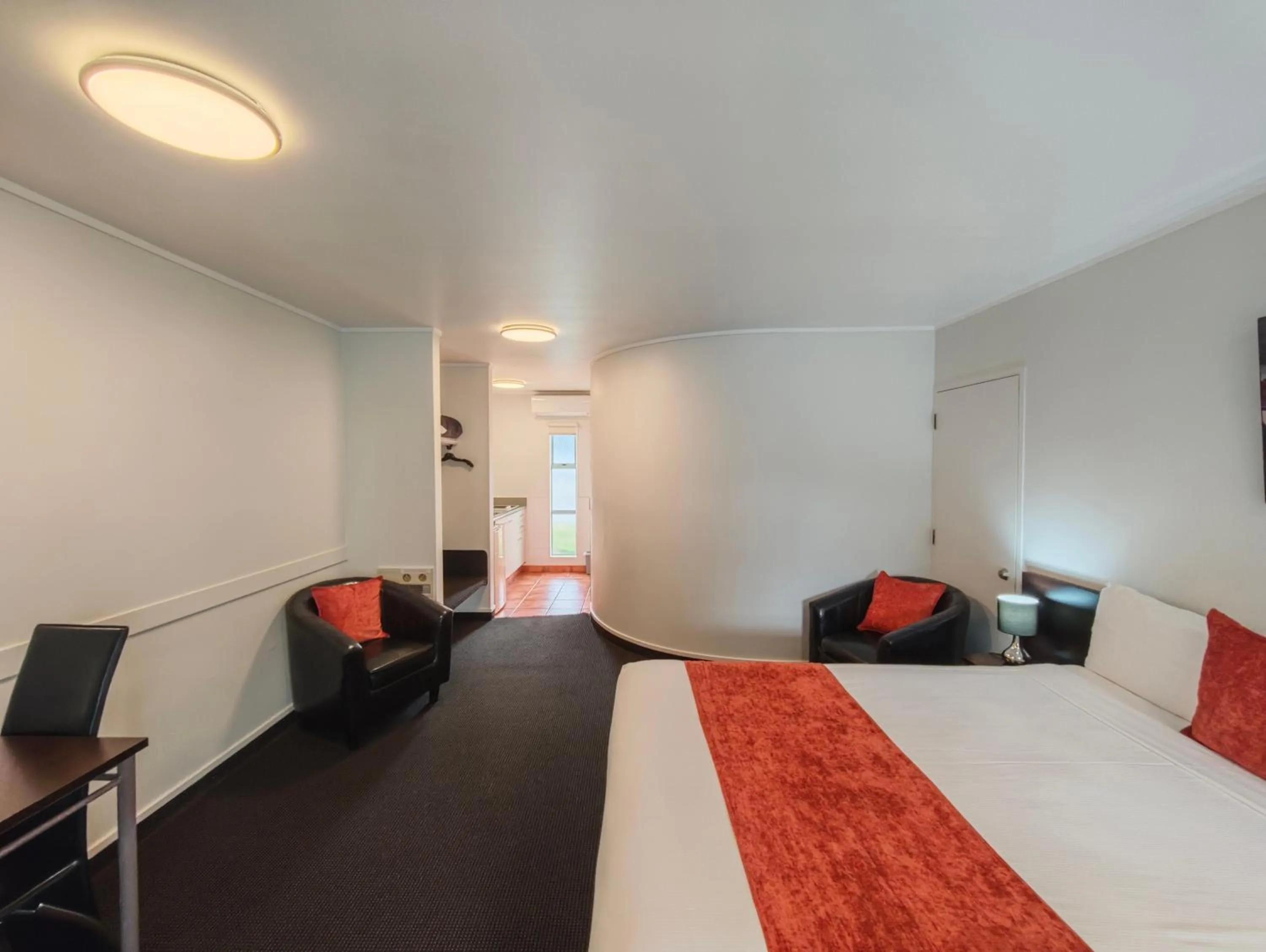 Photo of the whole room, Bed in Great Lake Motel Taupo