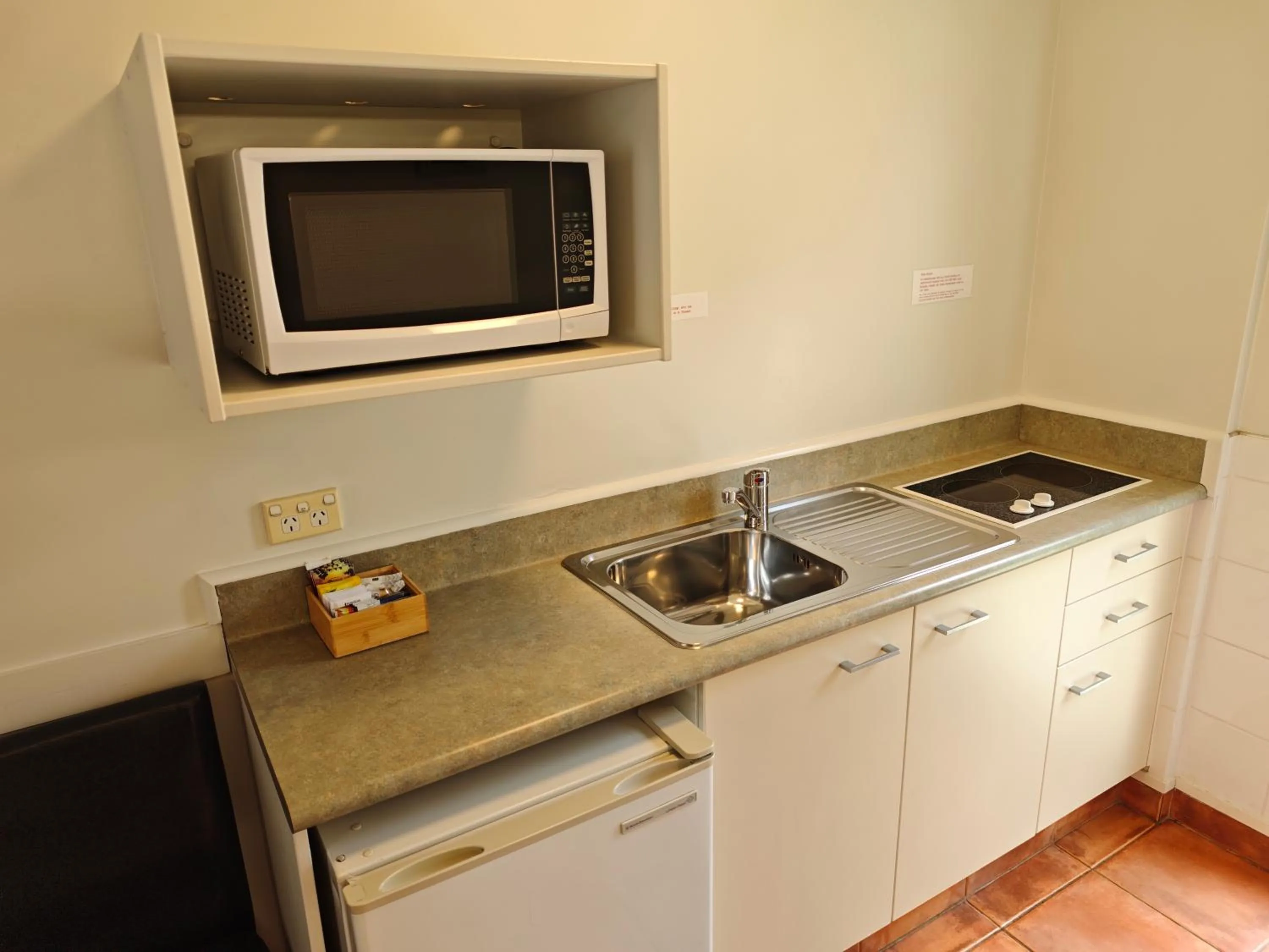 Kitchen or kitchenette in Great Lake Motel Taupo