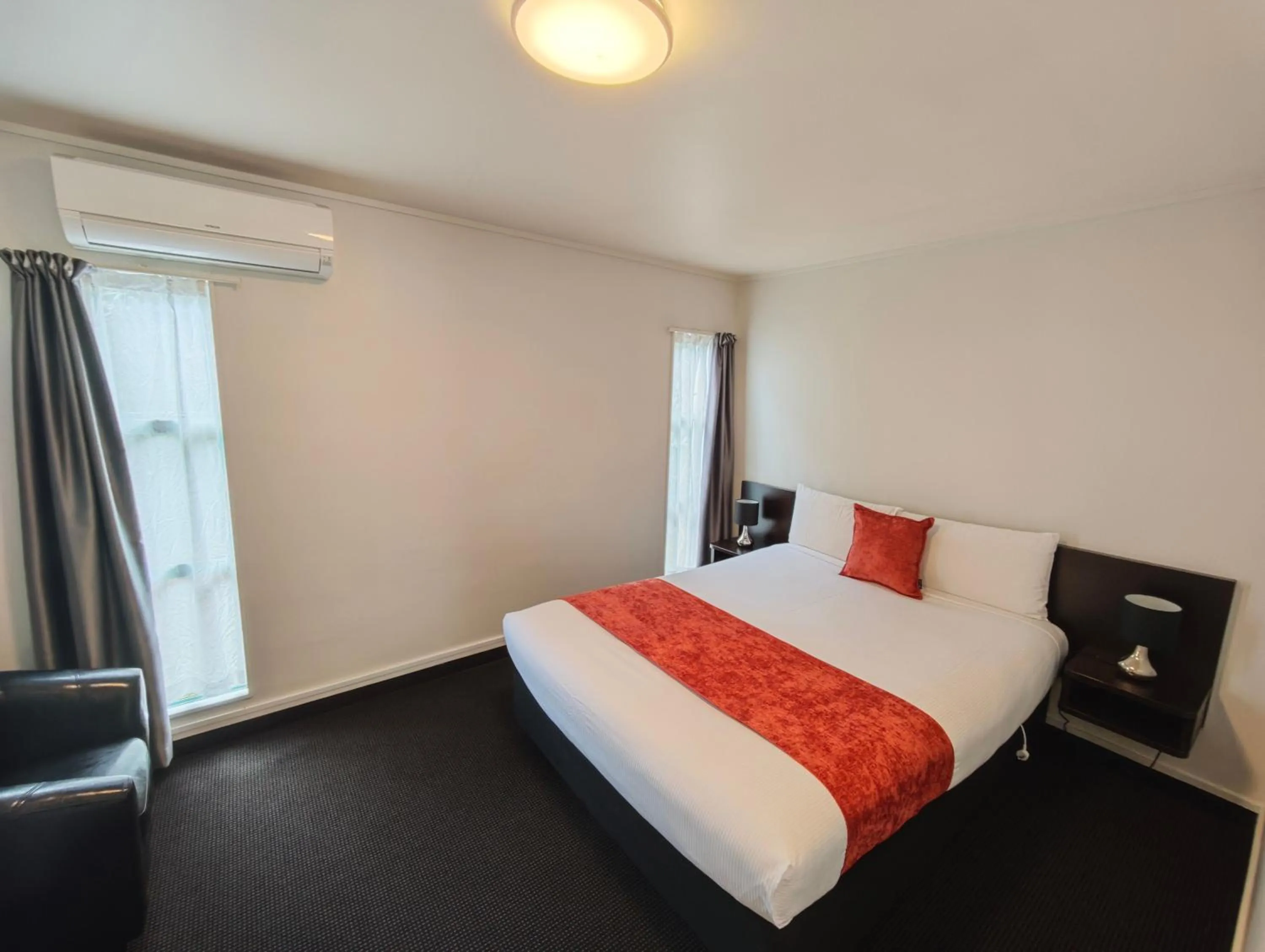 Bedroom, Bed in Great Lake Motel Taupo