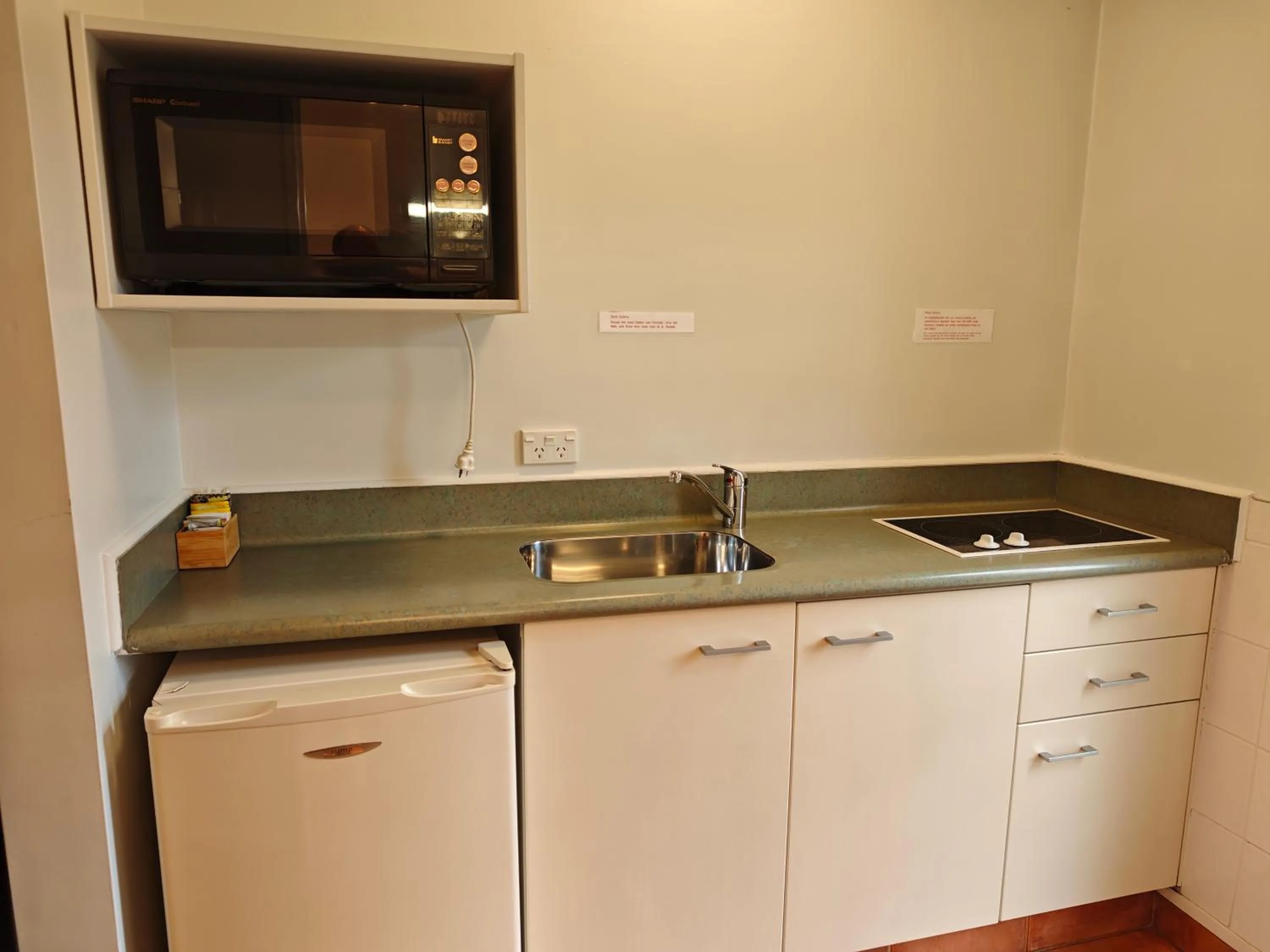 Kitchen or kitchenette in Great Lake Motel Taupo